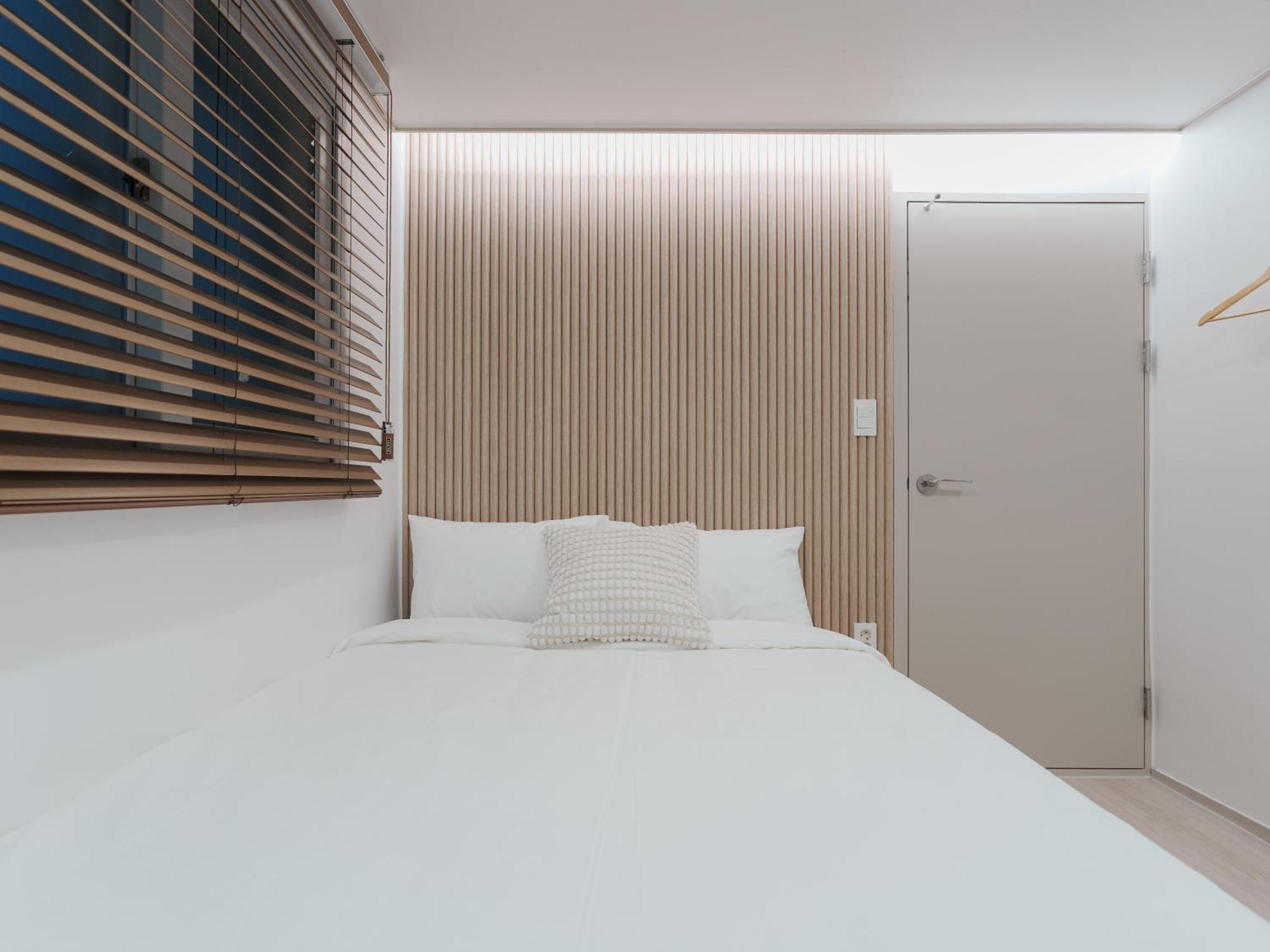 Elly Hotel