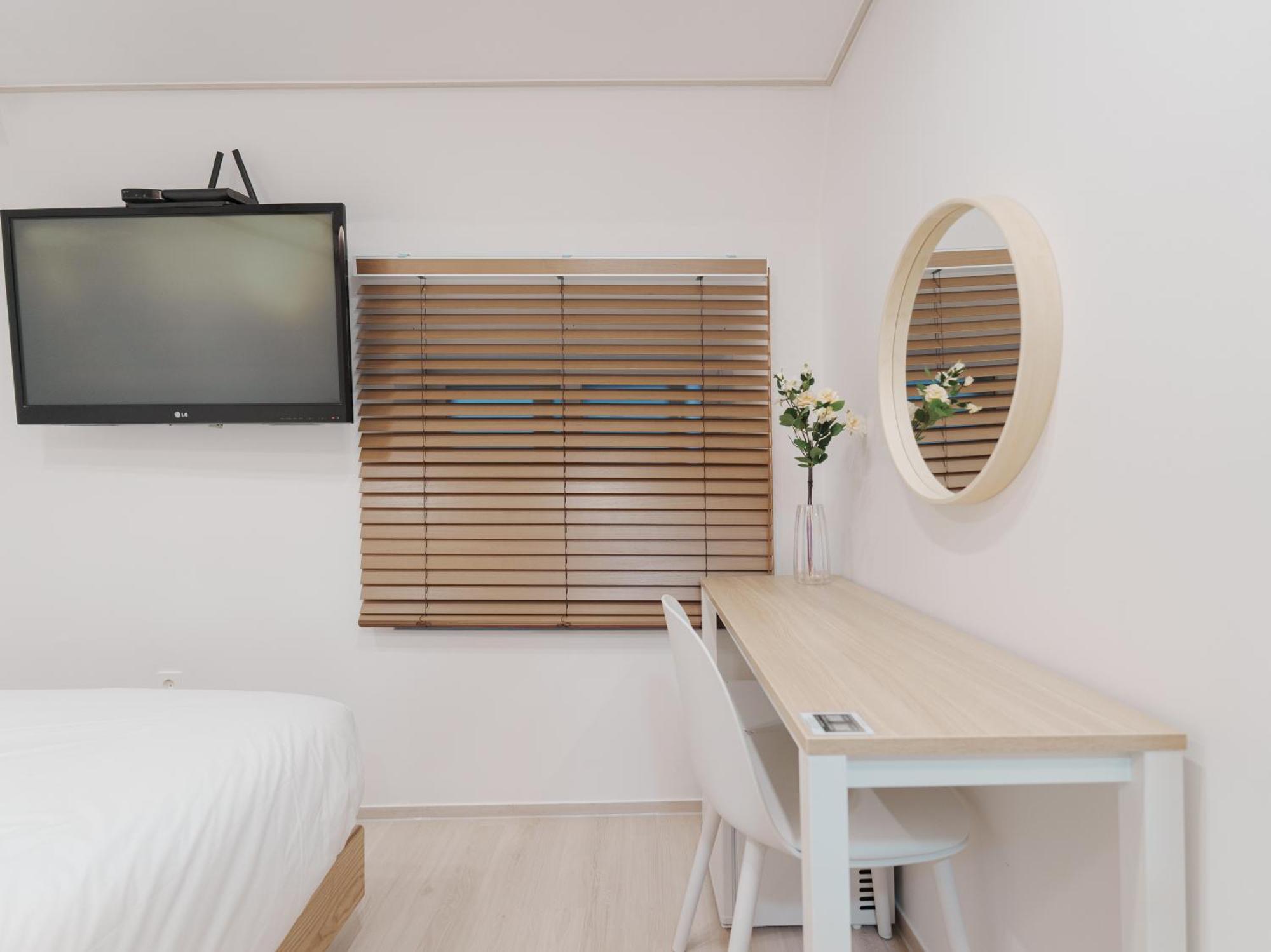 Elly Hotel