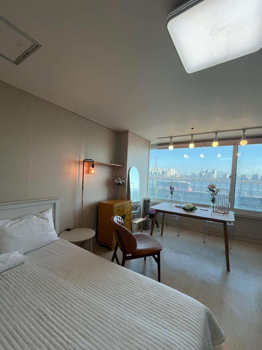 Apartment River View Art Seoul