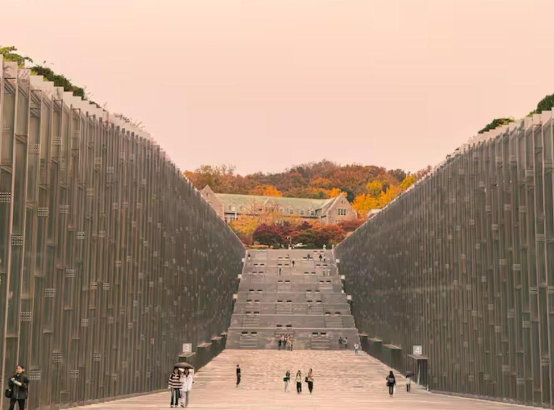Allie House In Sinchon Seoul