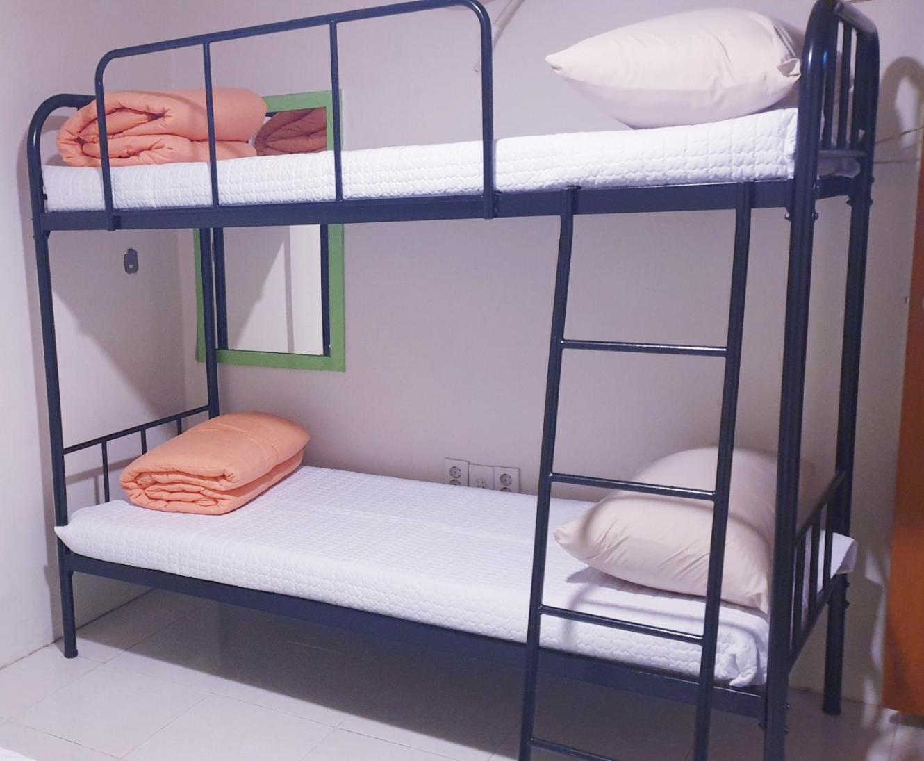 Long Sinchon Hongdae Hostel *