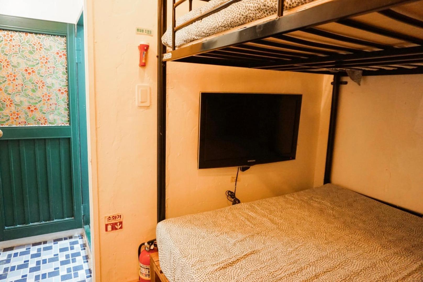 Space Ara Hostel *