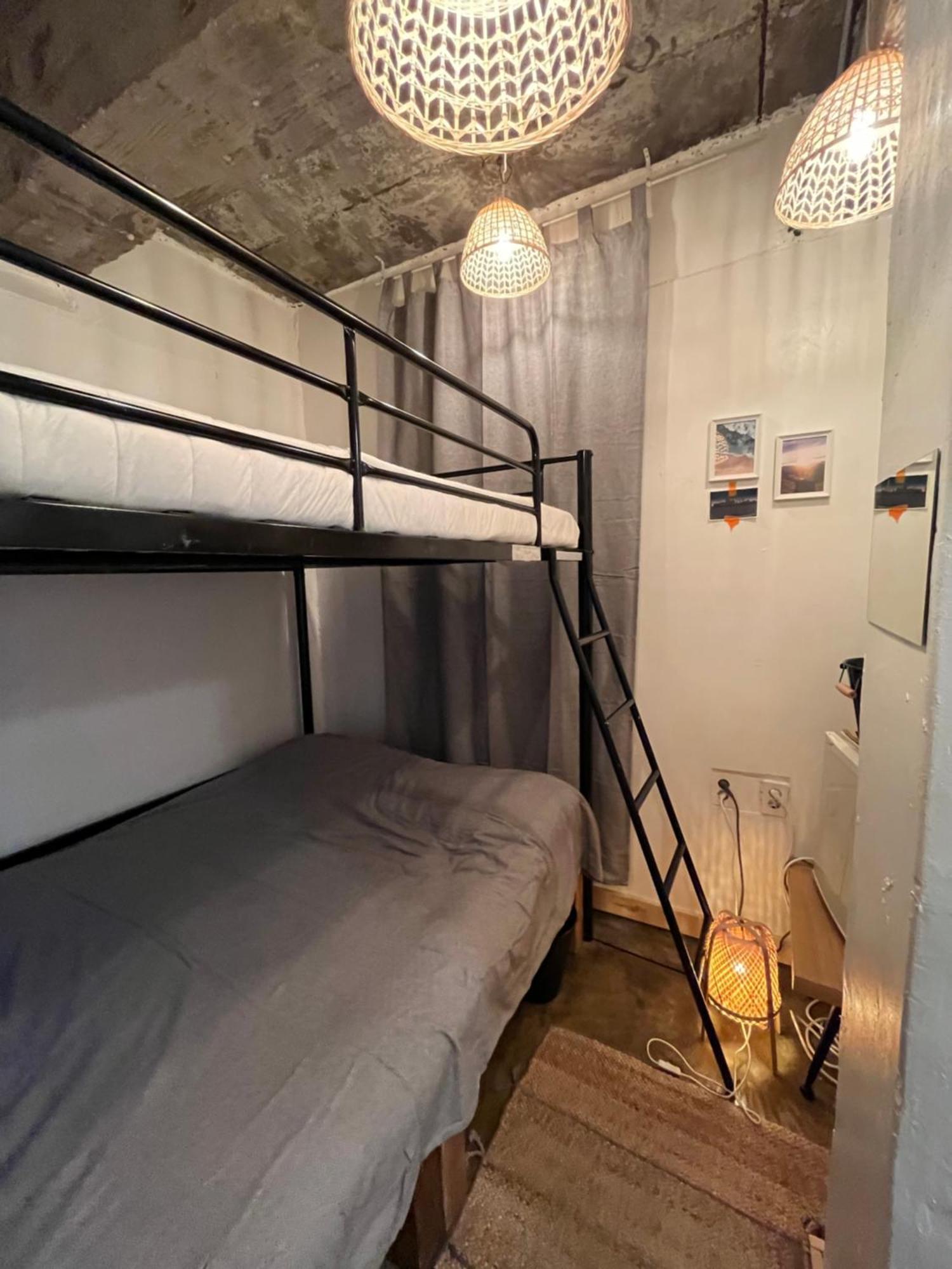 Hostel Space Ara *
