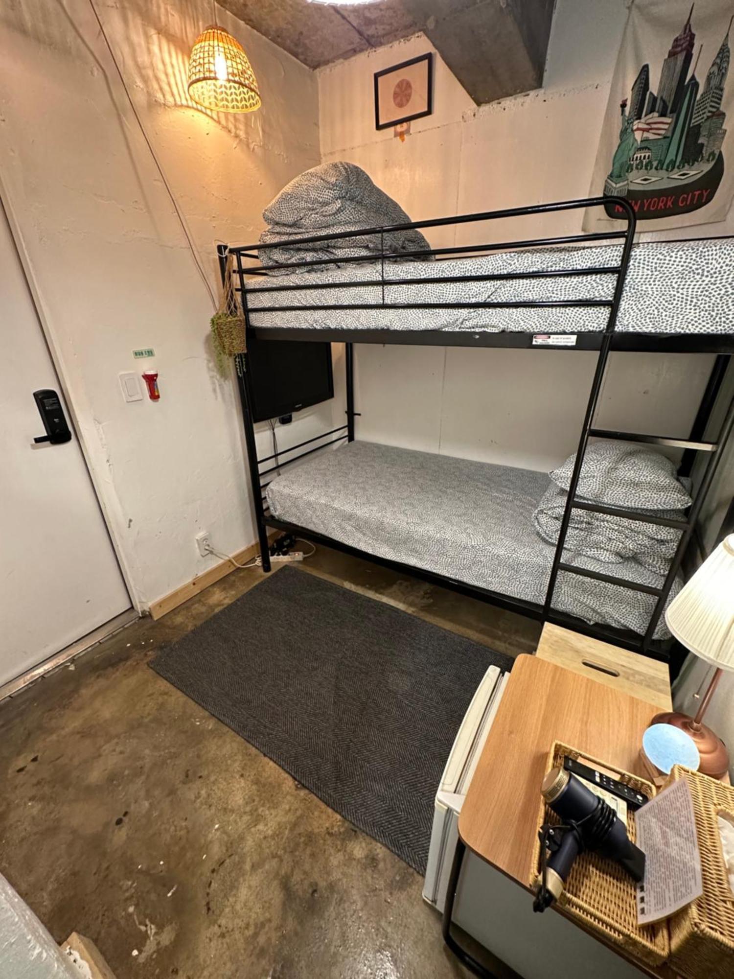 Hostel Space Ara *