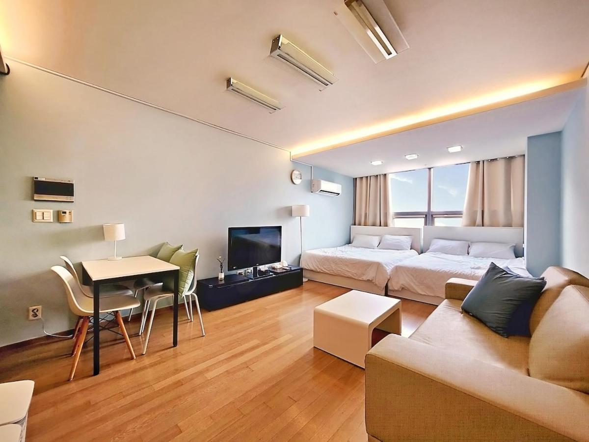 Warm 1 Min From Gangnam *