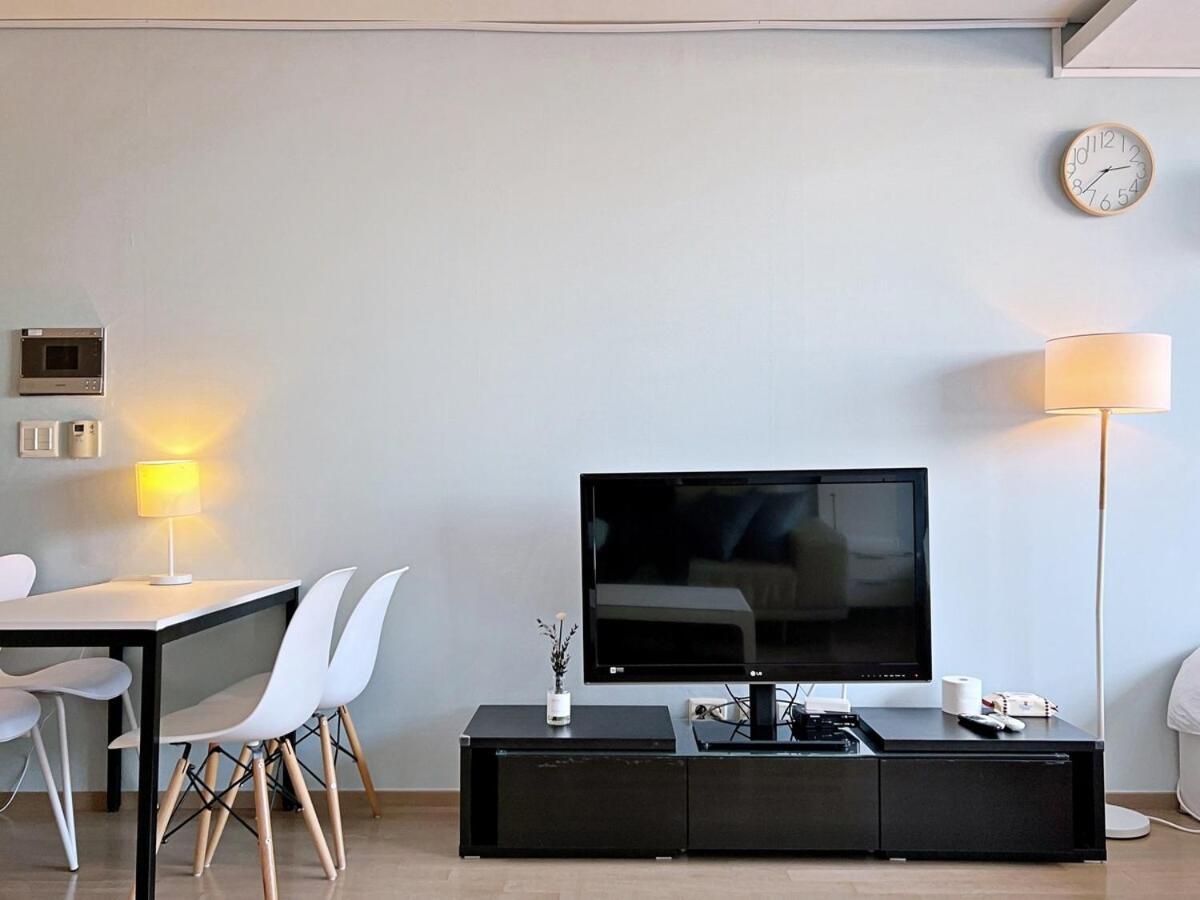 Warm 1 Min From Gangnam Apartment