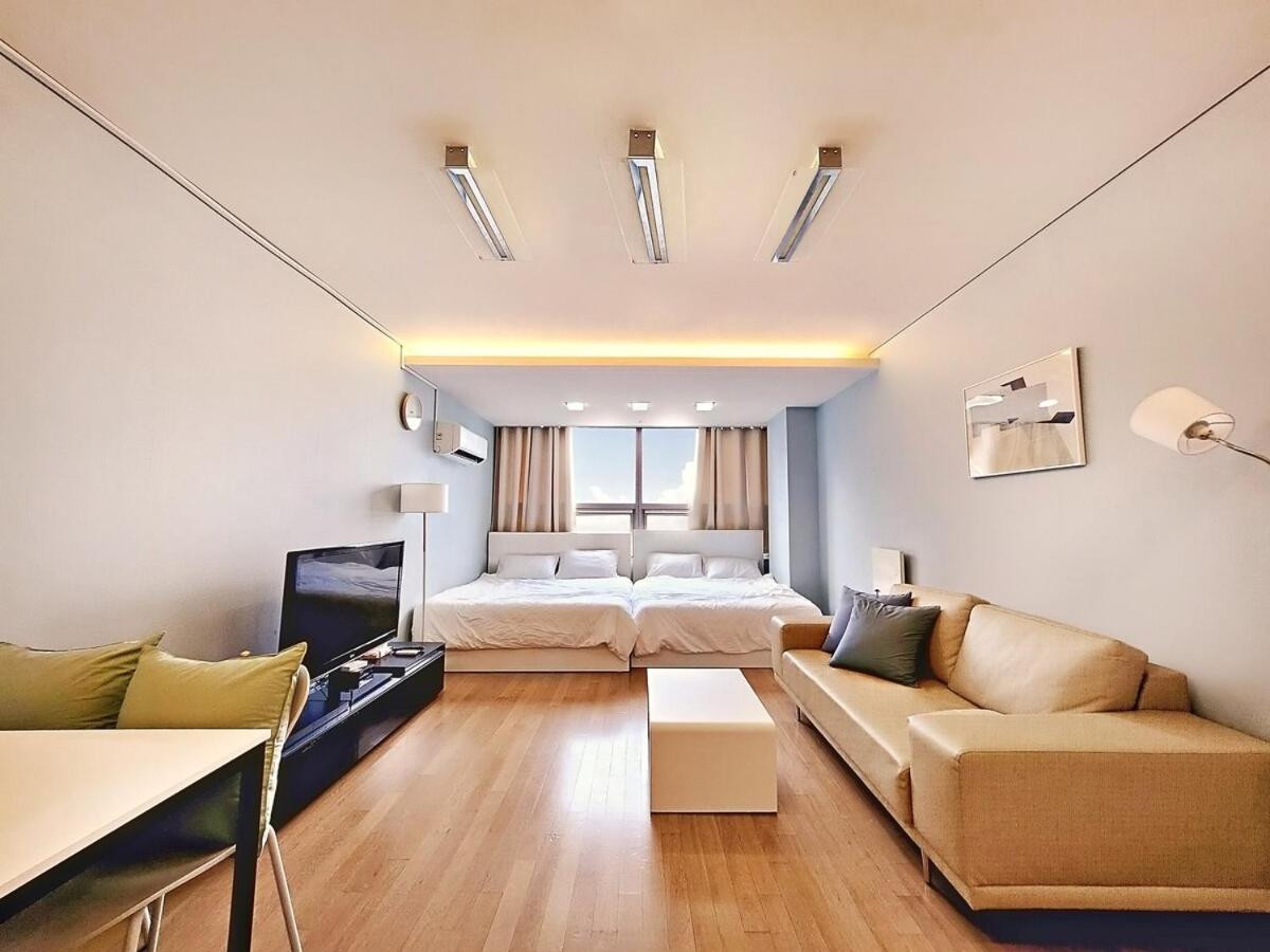 Warm 1 Min From Gangnam Apartment Seoul