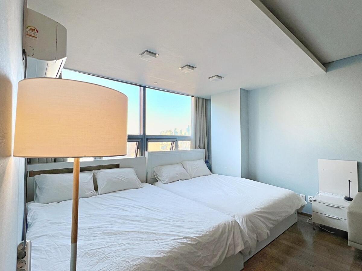 Warm 1 Min From Gangnam *