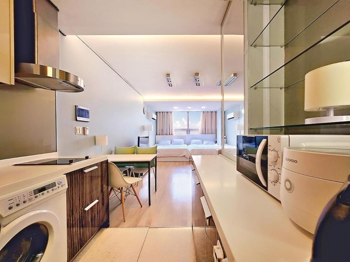Warm 1 Min From Gangnam Apartment