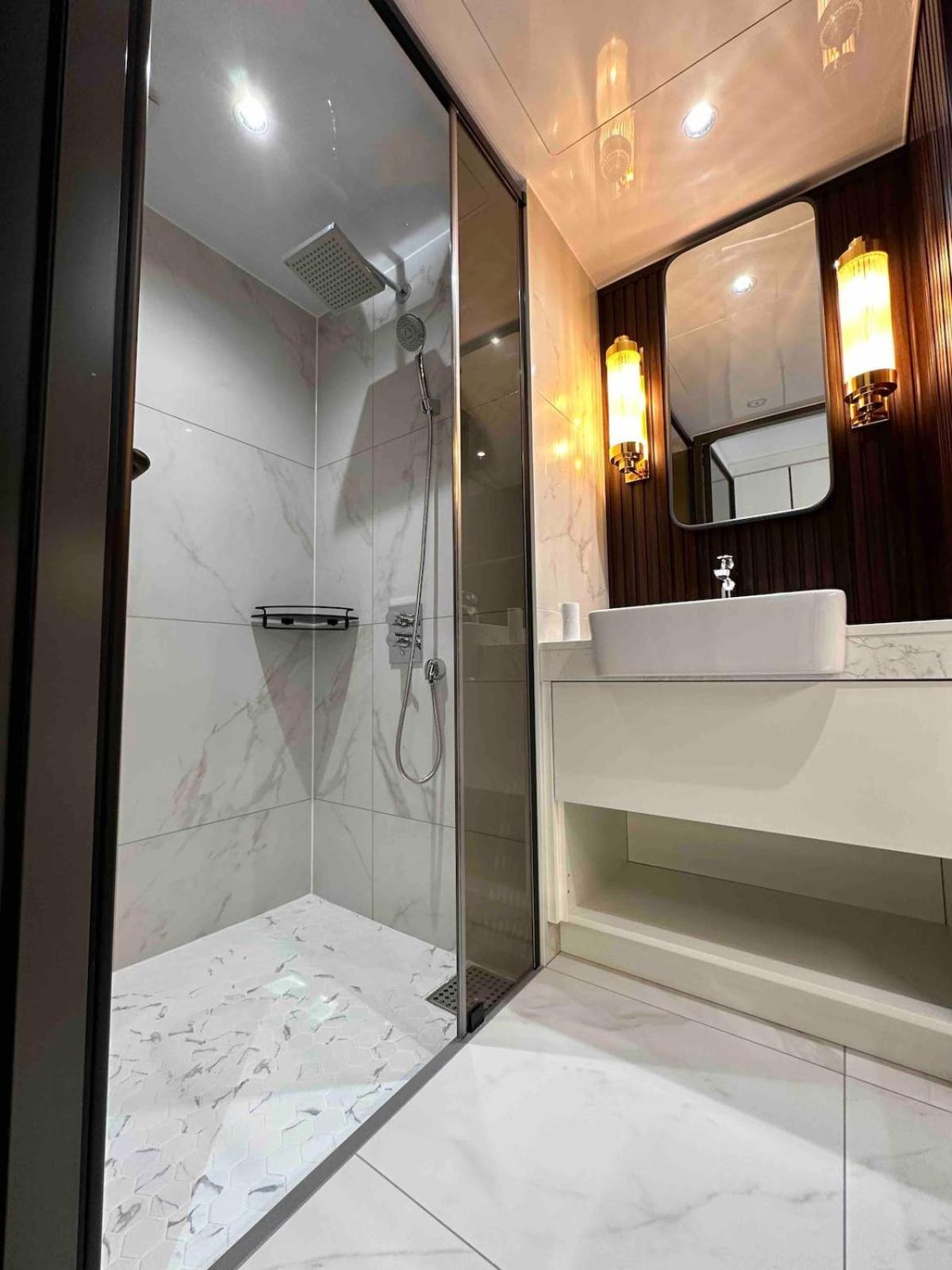 Gangnam Seocho New High-end Family Two Apartment Seoul