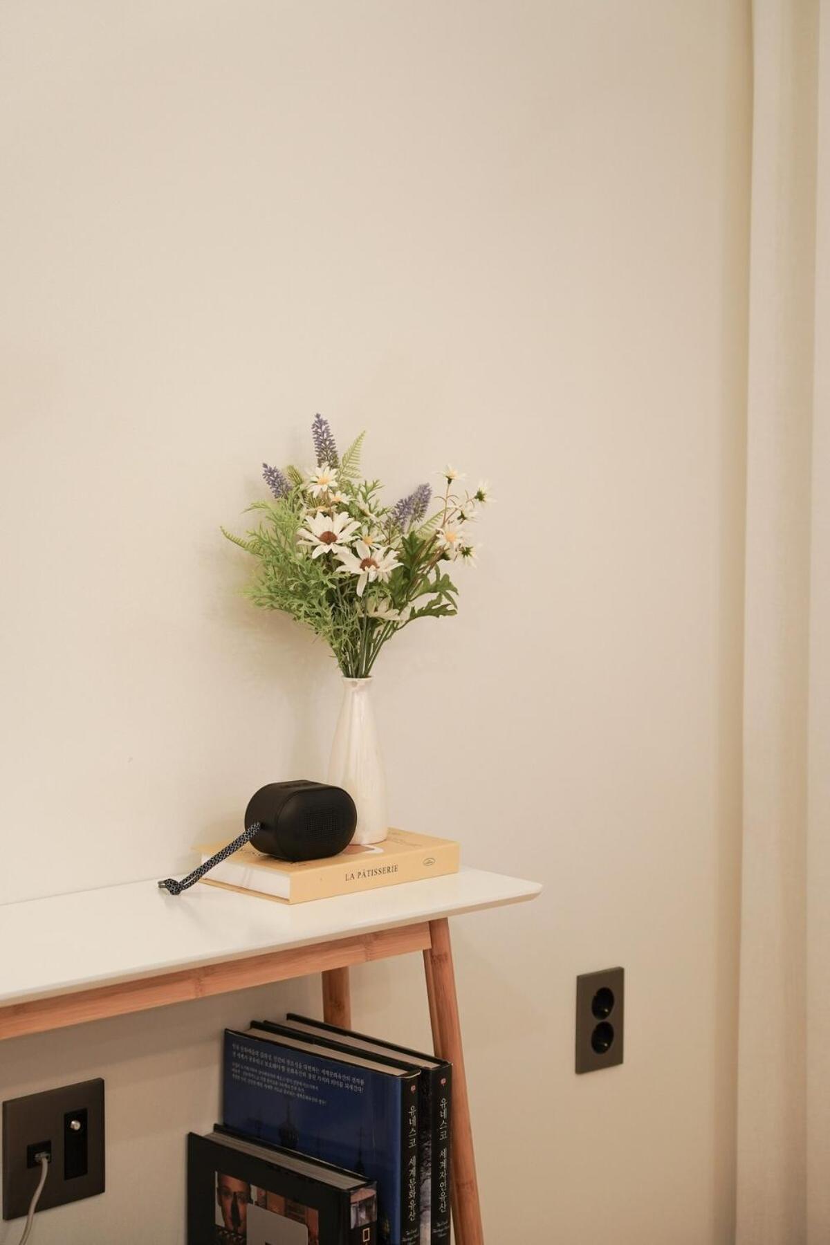 #seoul#3-bedroom#philos House#gyeongbok Palace#cheonggyestream#sungshin Women Station Line4#ev#good Sleep# Villa