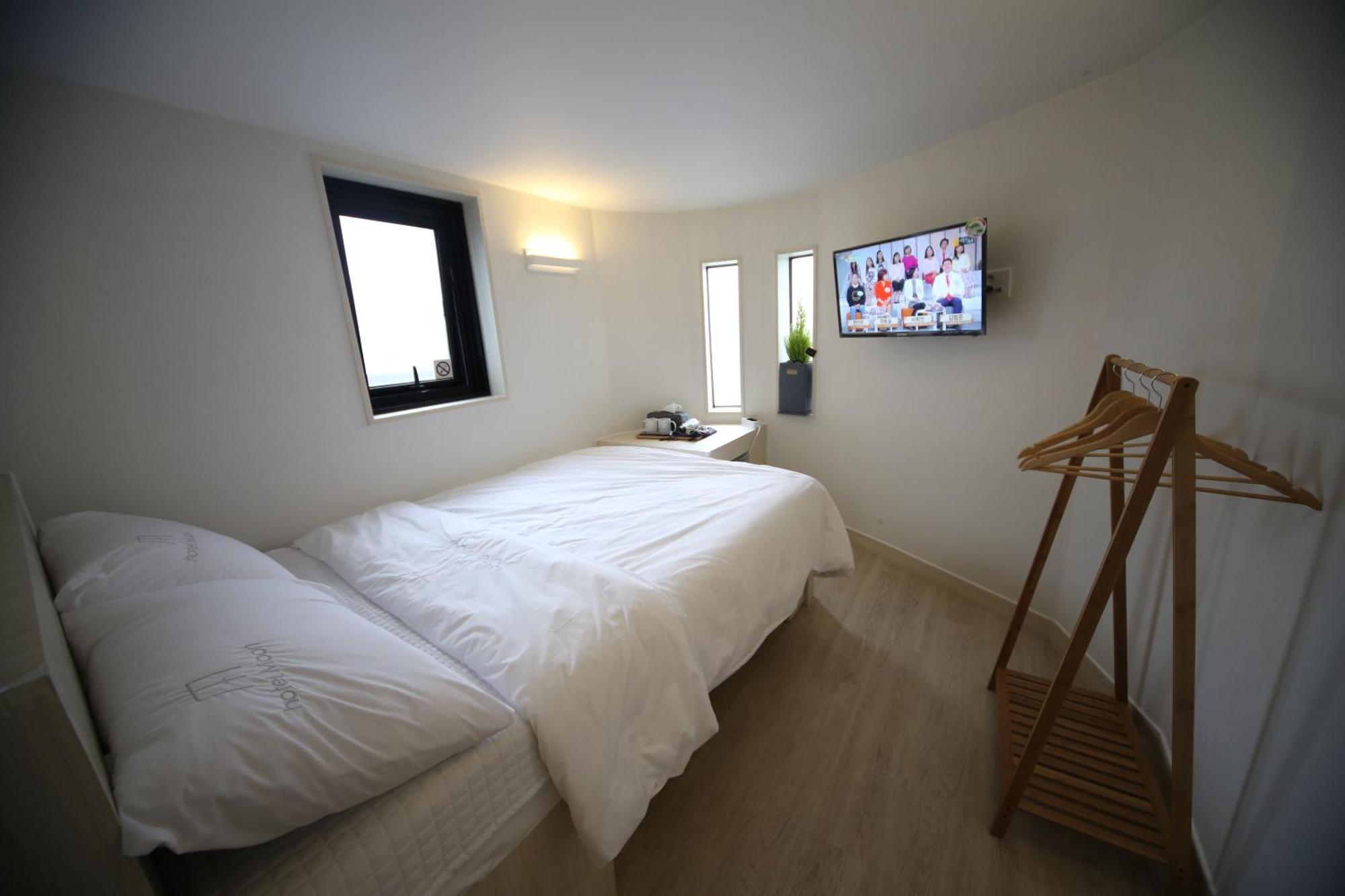 Moon Hotel *