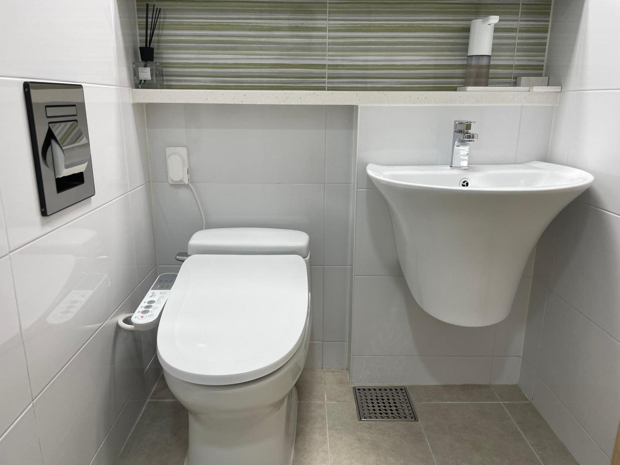 The Share Myeongdong High Floor & Free Gym #subway Station 3min #myeongdong 10min Apartment