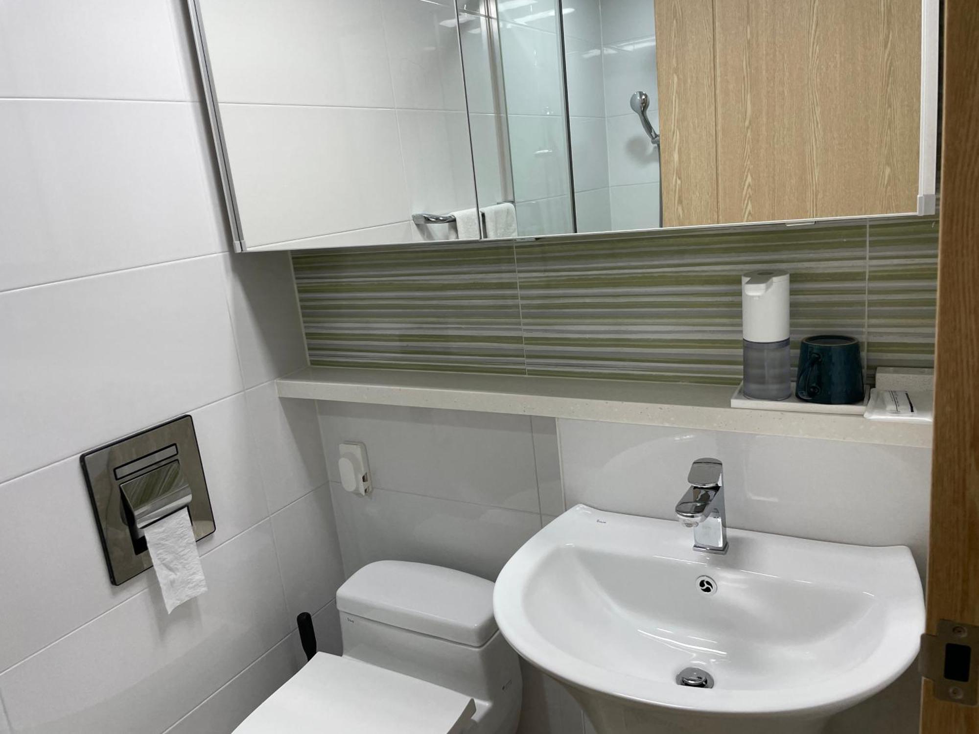The Share Myeongdong High Floor & Free Gym #subway Station 3min #myeongdong 10min Apartment Seoul