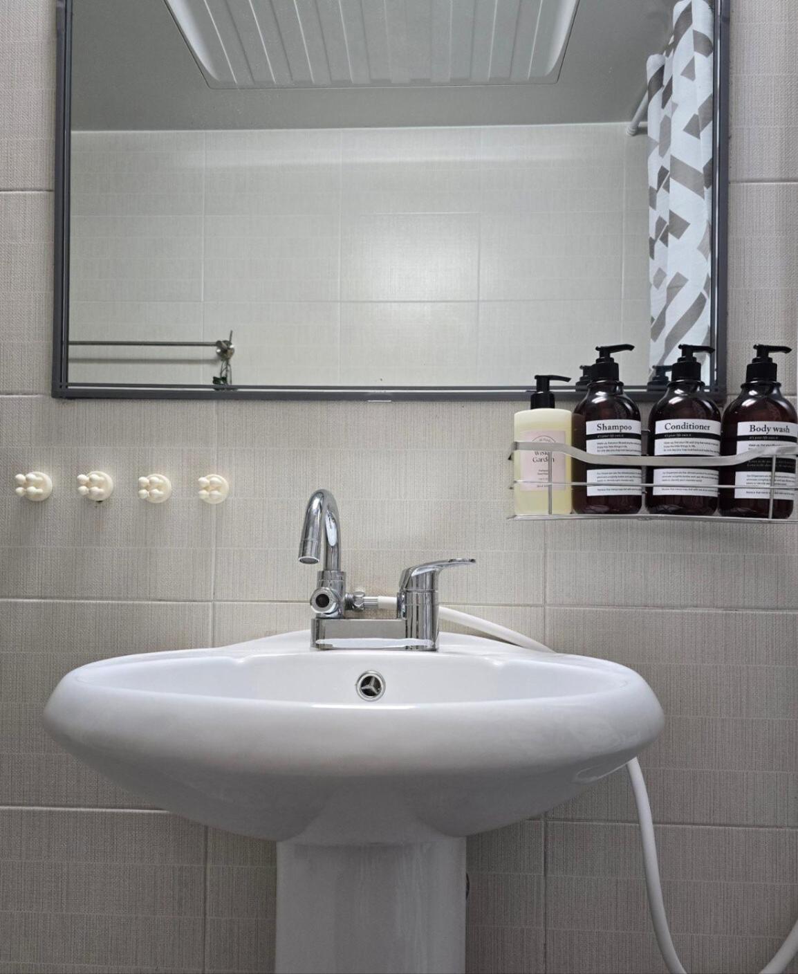 #family Friends Up To 7 People #beamprojector #hongdae, Gangnam, Jamsil 30 Minutes#luggagestorage Service Villa Seoul