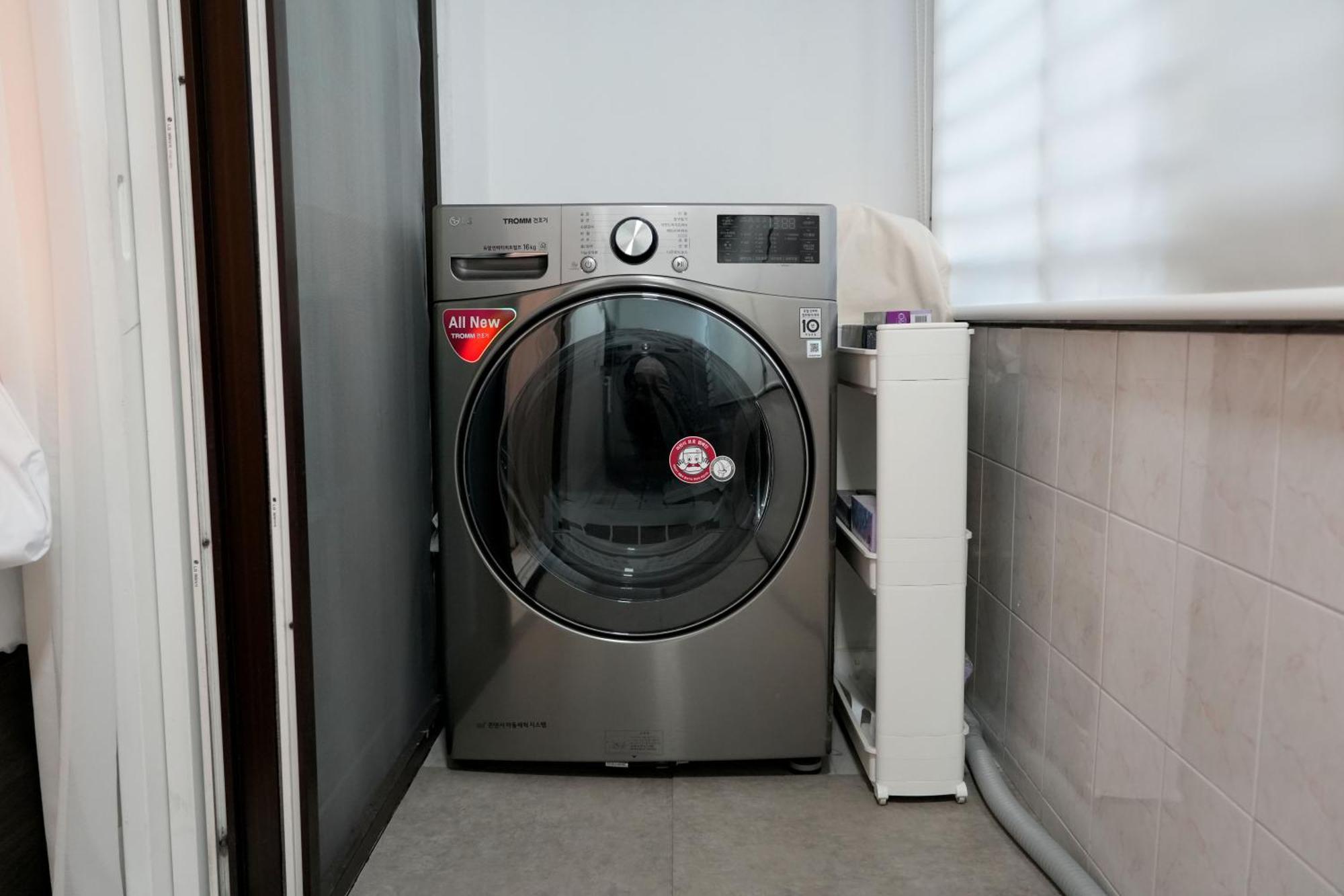 Villa Modern Hanok 6 Minutes Hongik Station 3br 1bt Seoul
