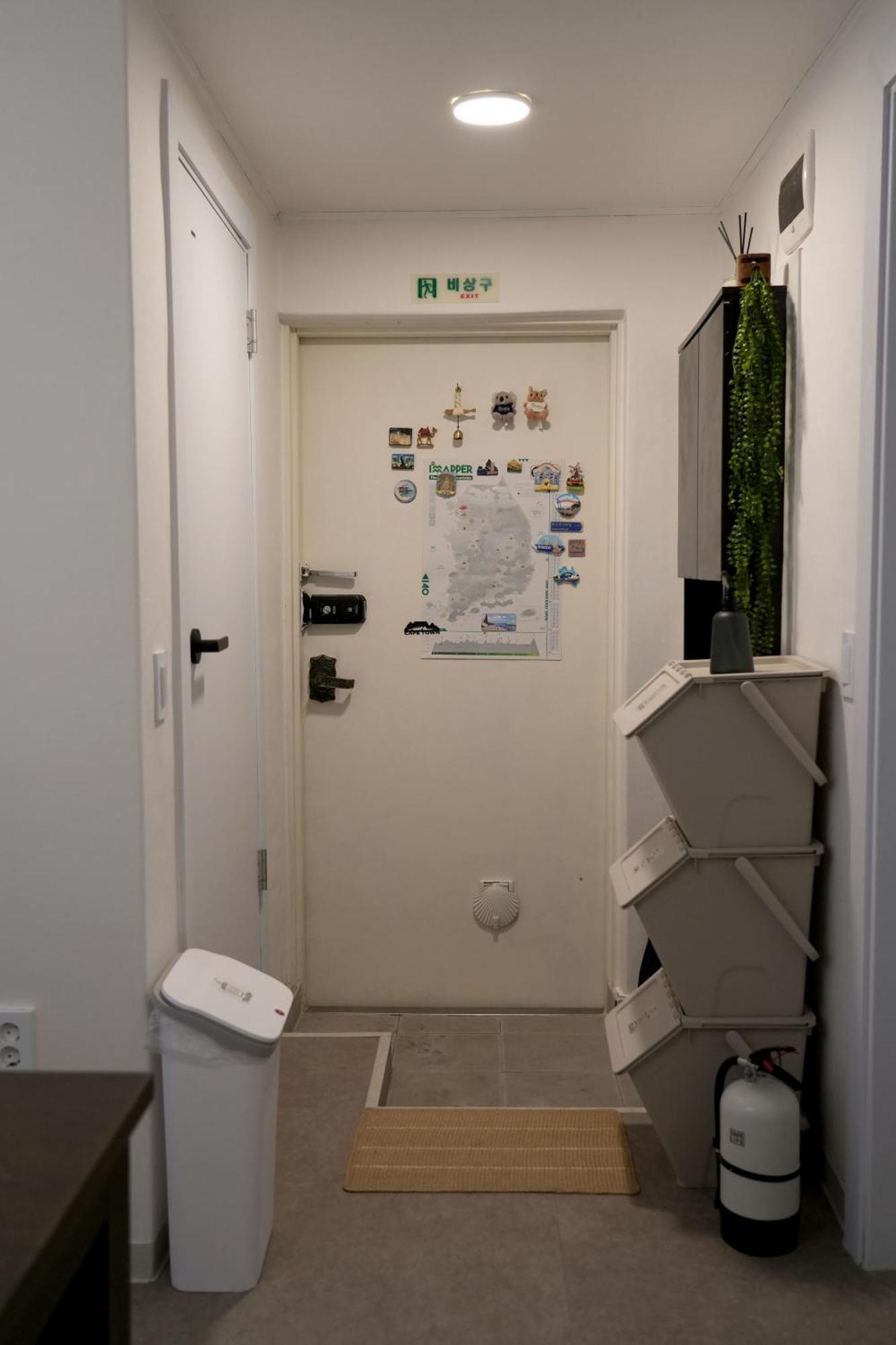 Modern Hanok 6 Minutes Hongik Station 3br 1bt Seoul