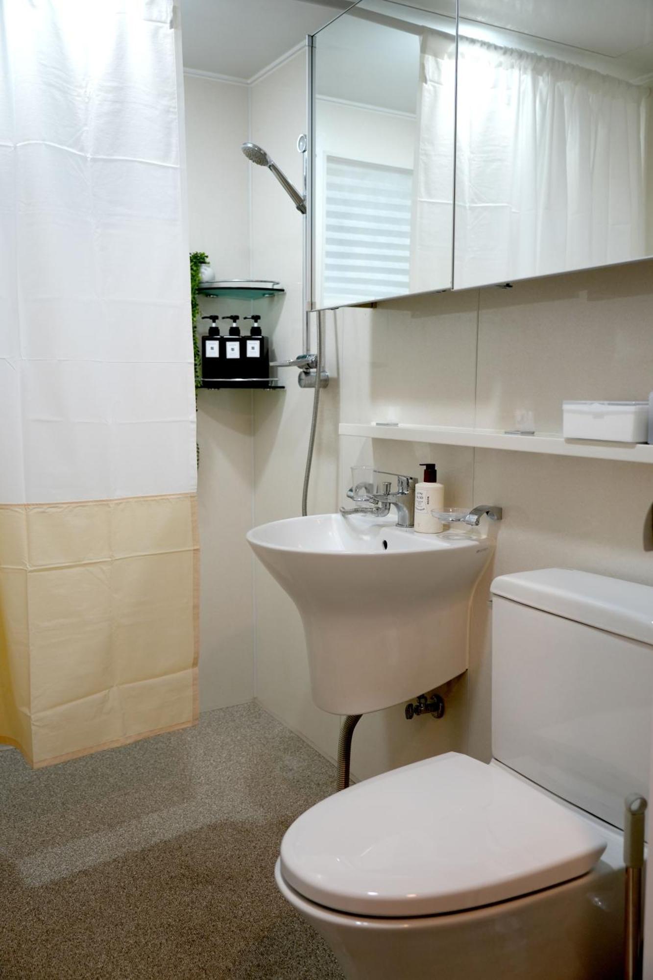 Modern Hanok 6 Minutes Hongik Station 3br 1bt Villa