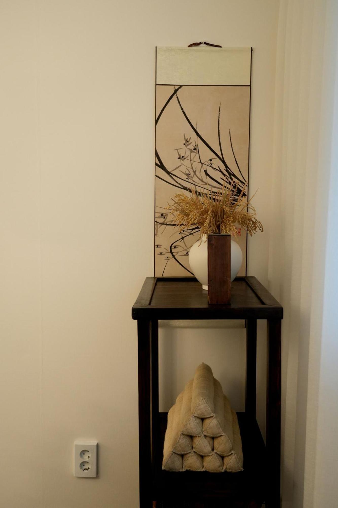 Villa Modern Hanok 6 Minutes Hongik Station 3br 1bt