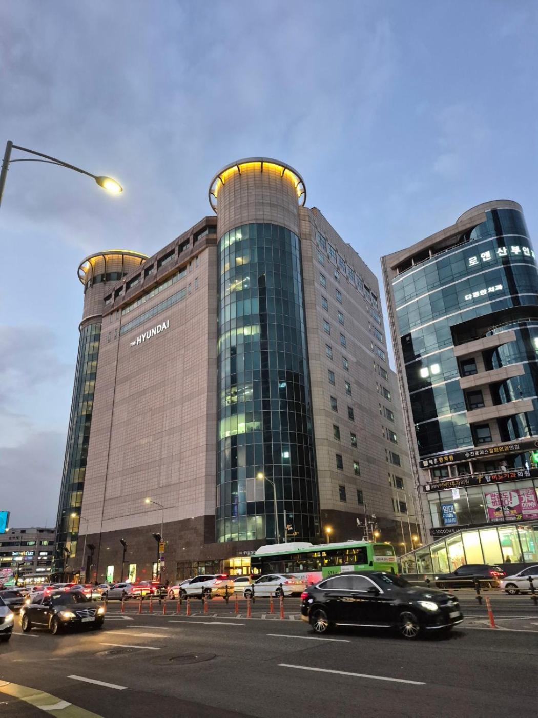 Hangang # Olympic Park # Asan Hospital # Lotte World # Lotte Tower # Seokchon Lake Villa
