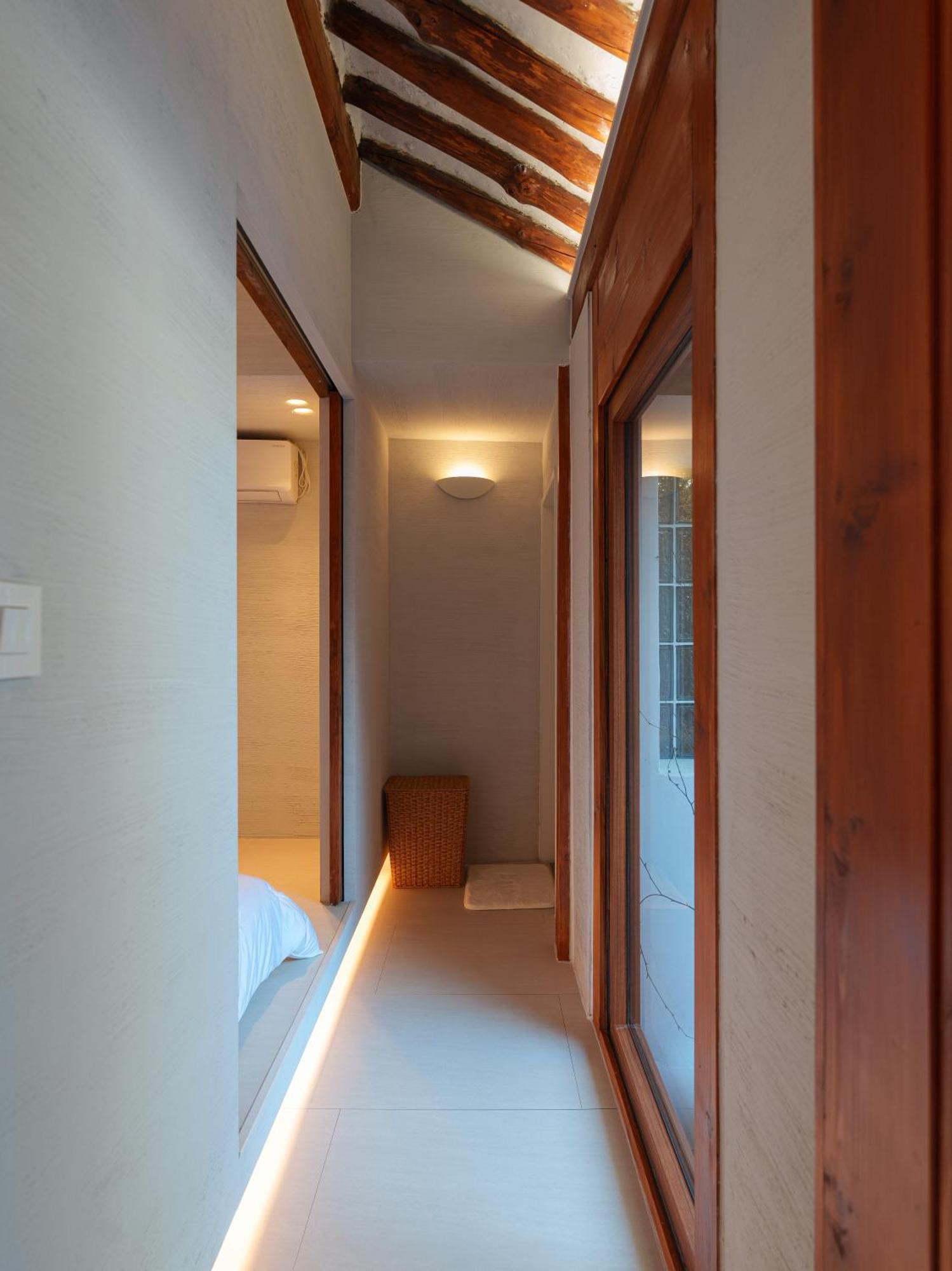 Bukchon Hanok - 'yul Jae' The Access Code Is Sent By Message * Seoul