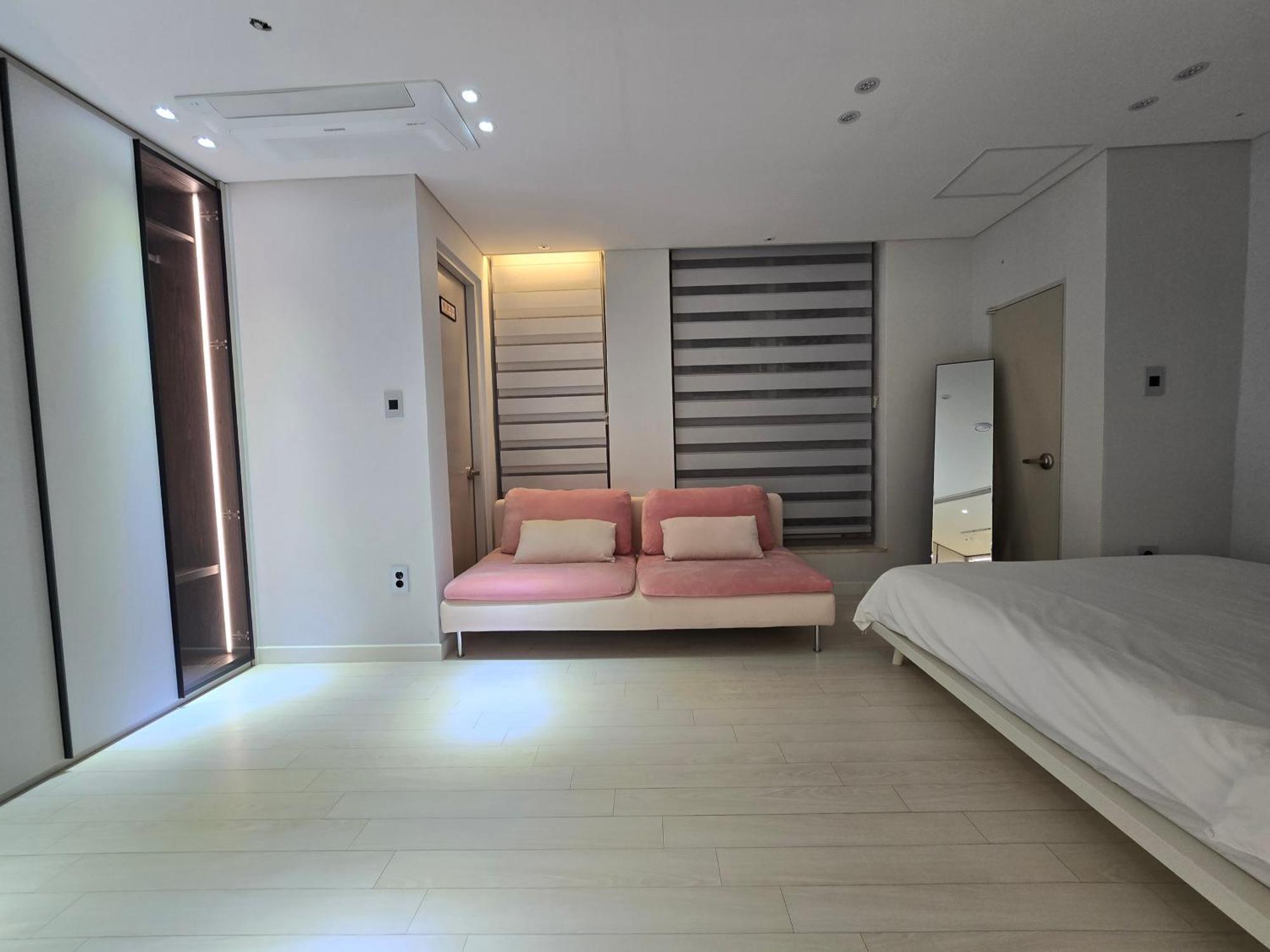 2023 New Build, Super Neat Full Option Apartment *