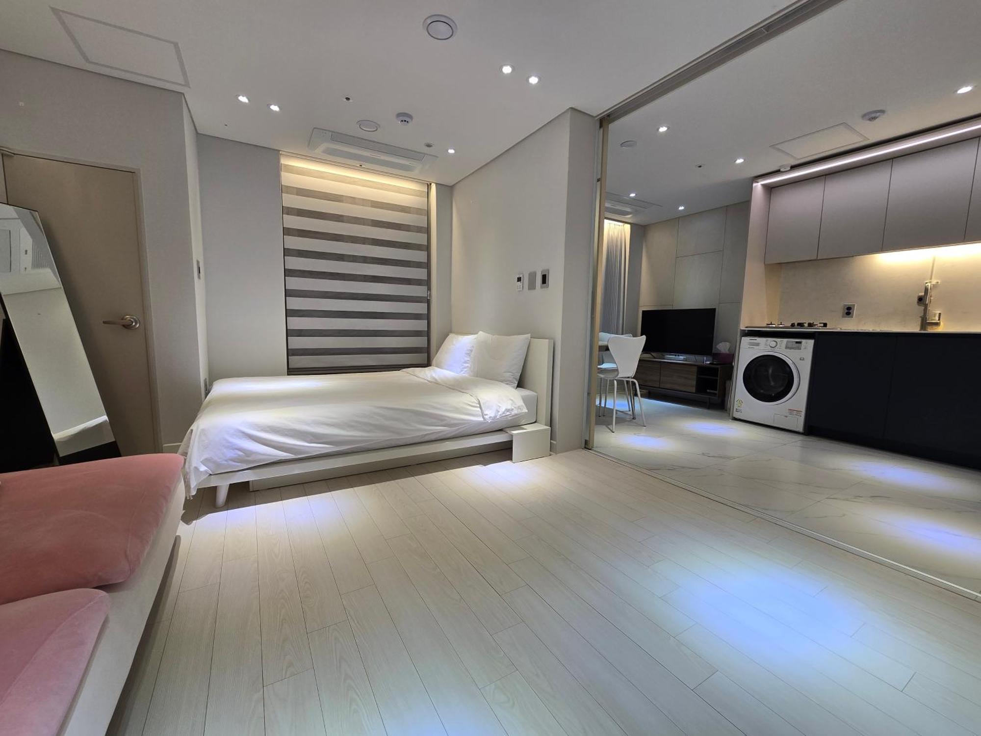 2023 New Build, Super Neat Full Option Apartment Seoul