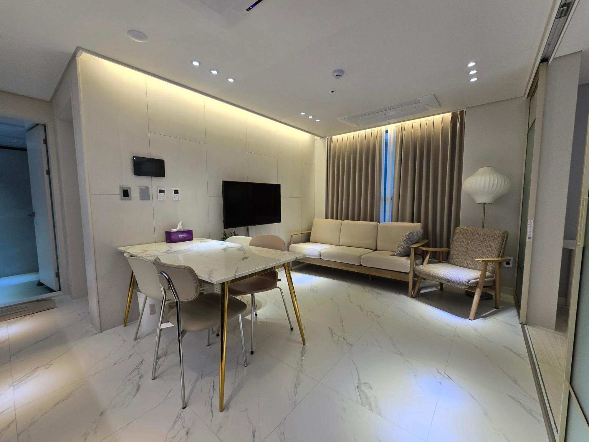 2023 New Build, Super Neat Full Option Apartment *