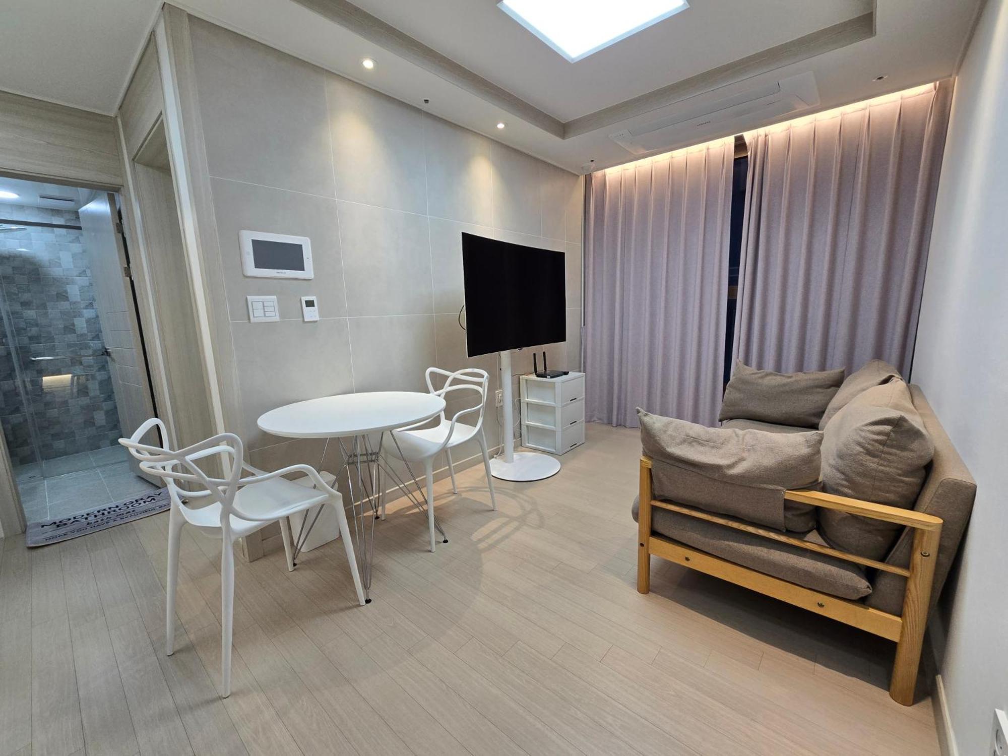 Seonneung Station Beautiful 2room Apartment