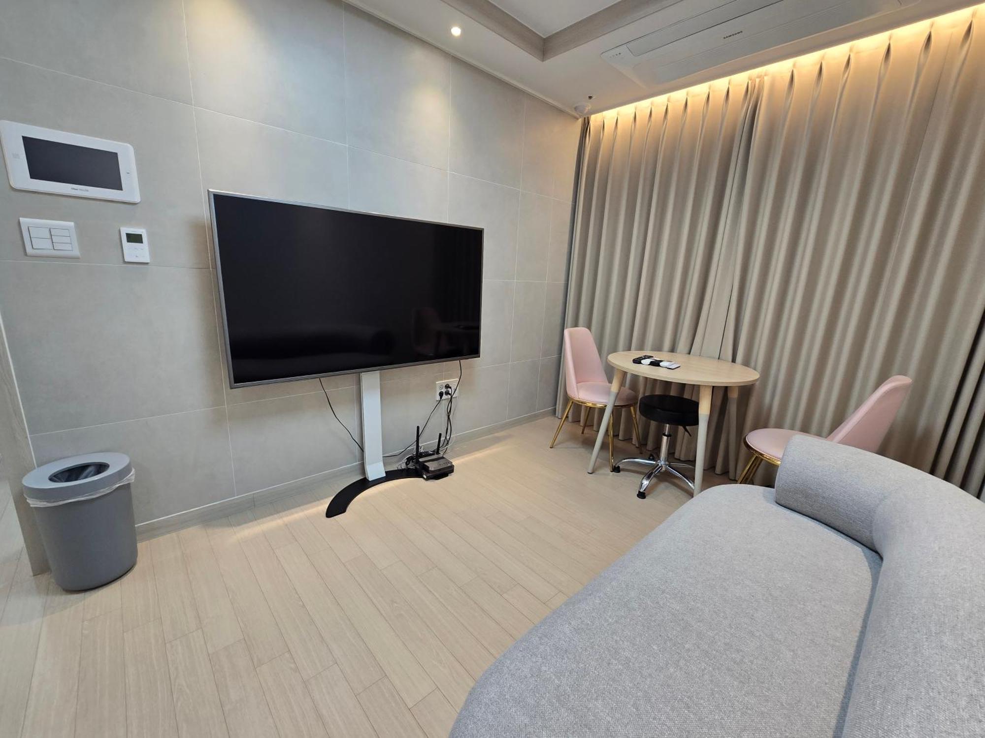 Seonneung Station Beautiful 2room *
