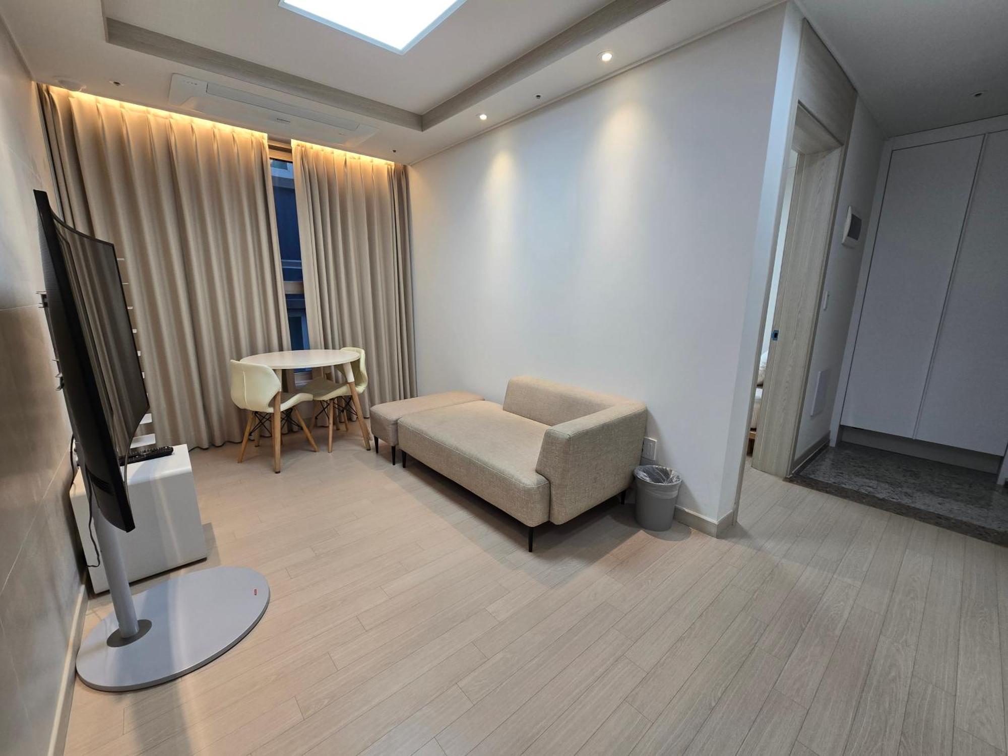Seonneung Station Beautiful 2room *