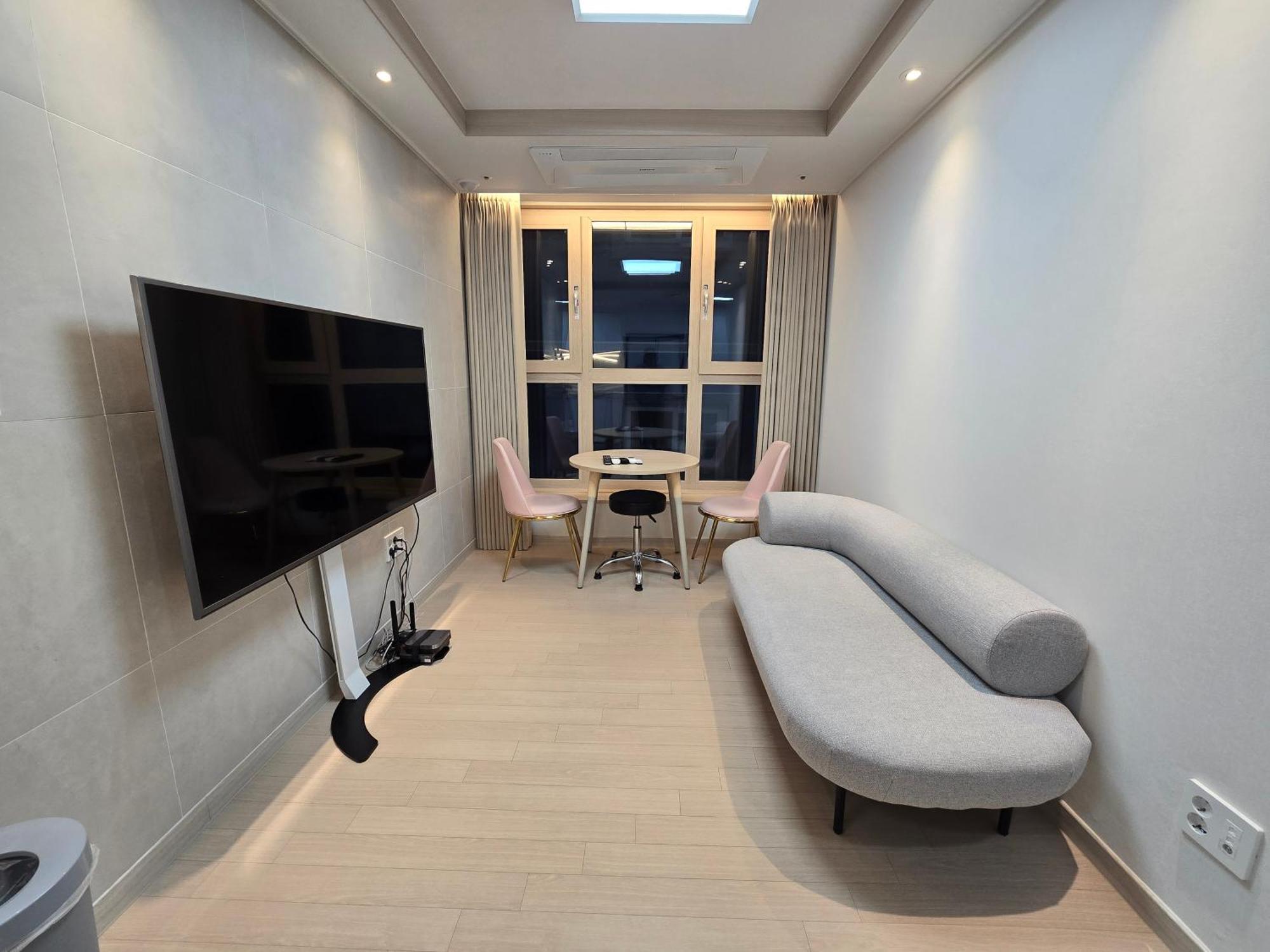 Seonneung Station Beautiful 2room *