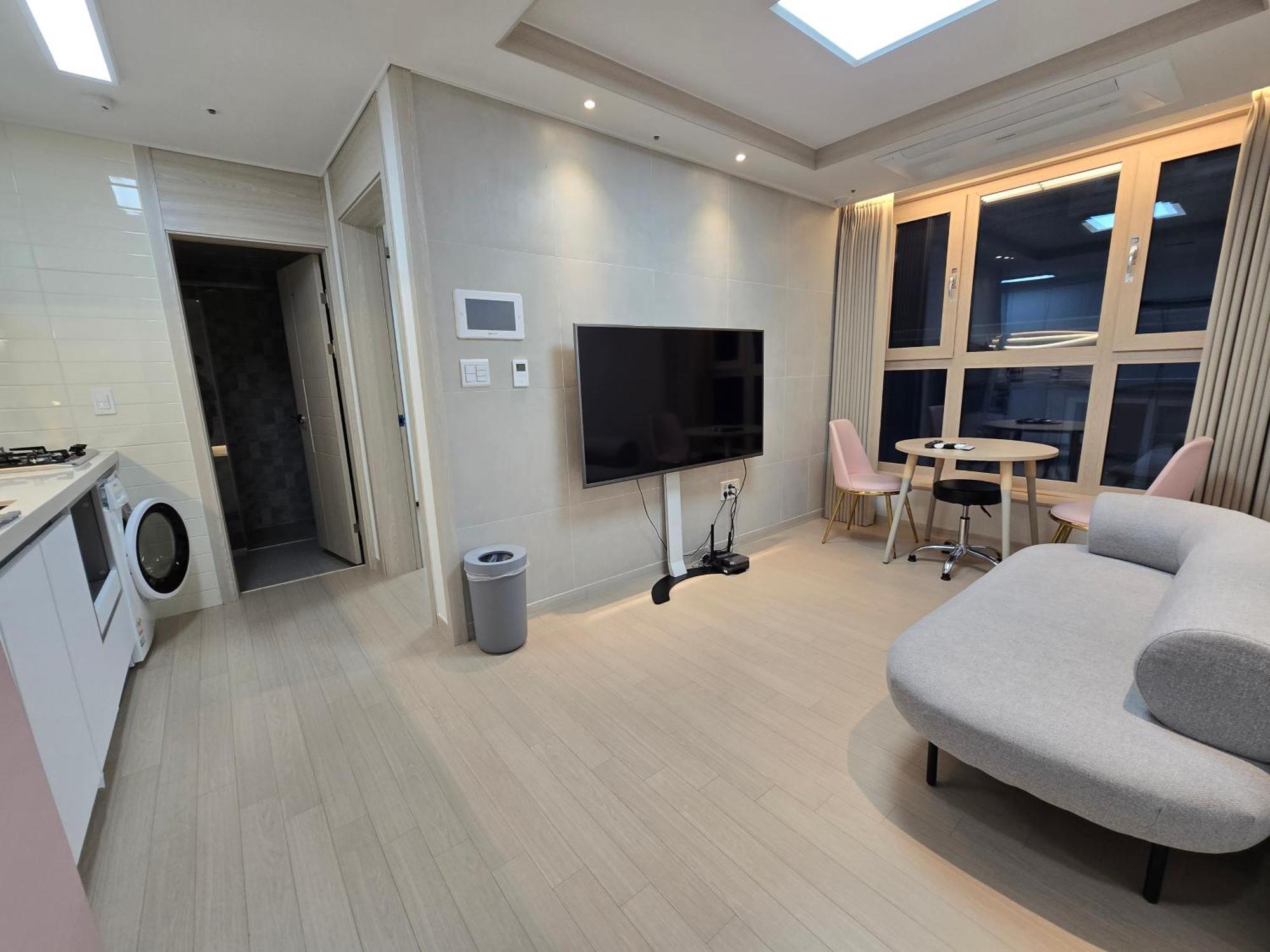 Apartment Seonneung Station Beautiful 2room *