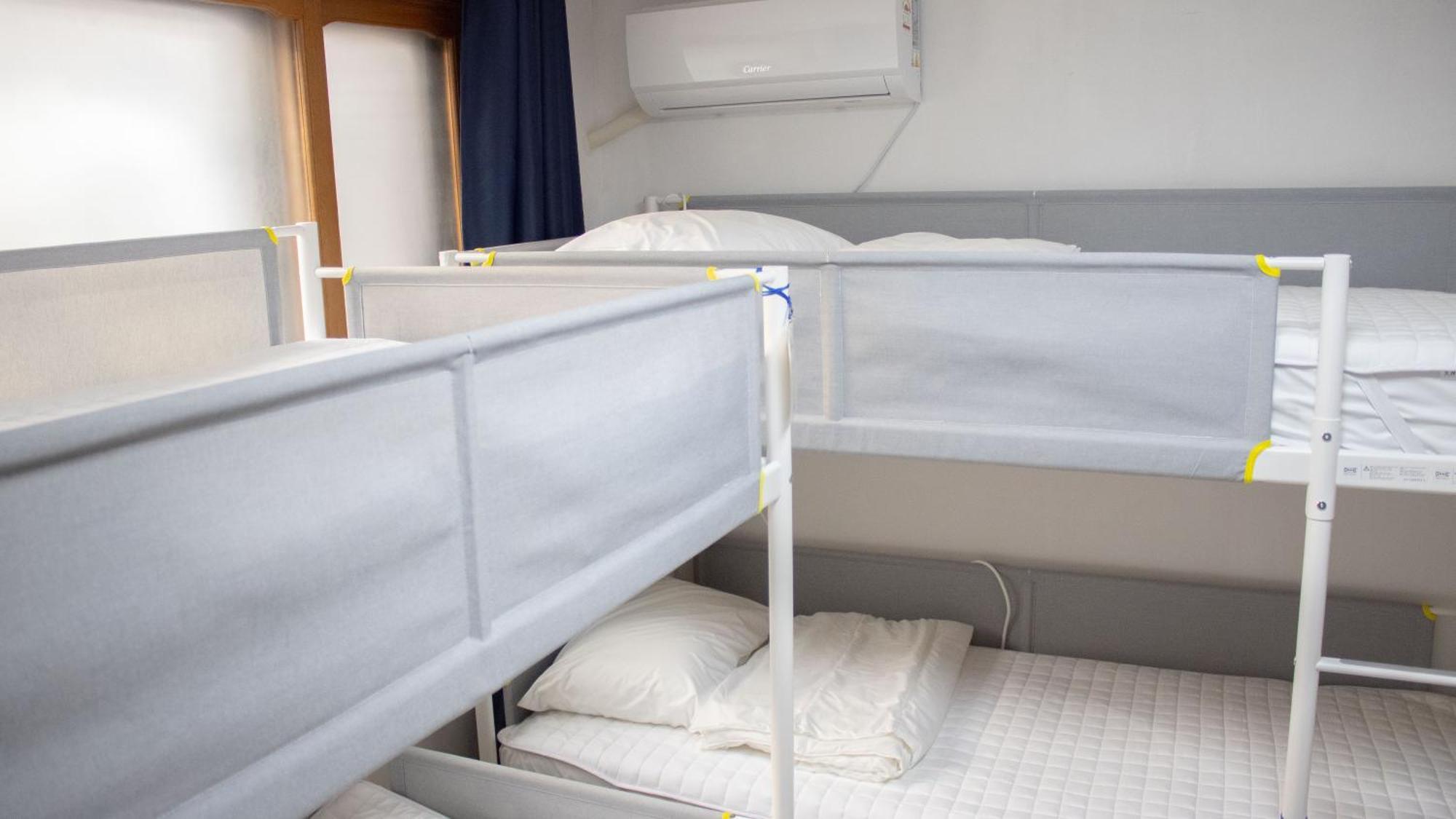 Ocean's - Foreigners Only Hostel *