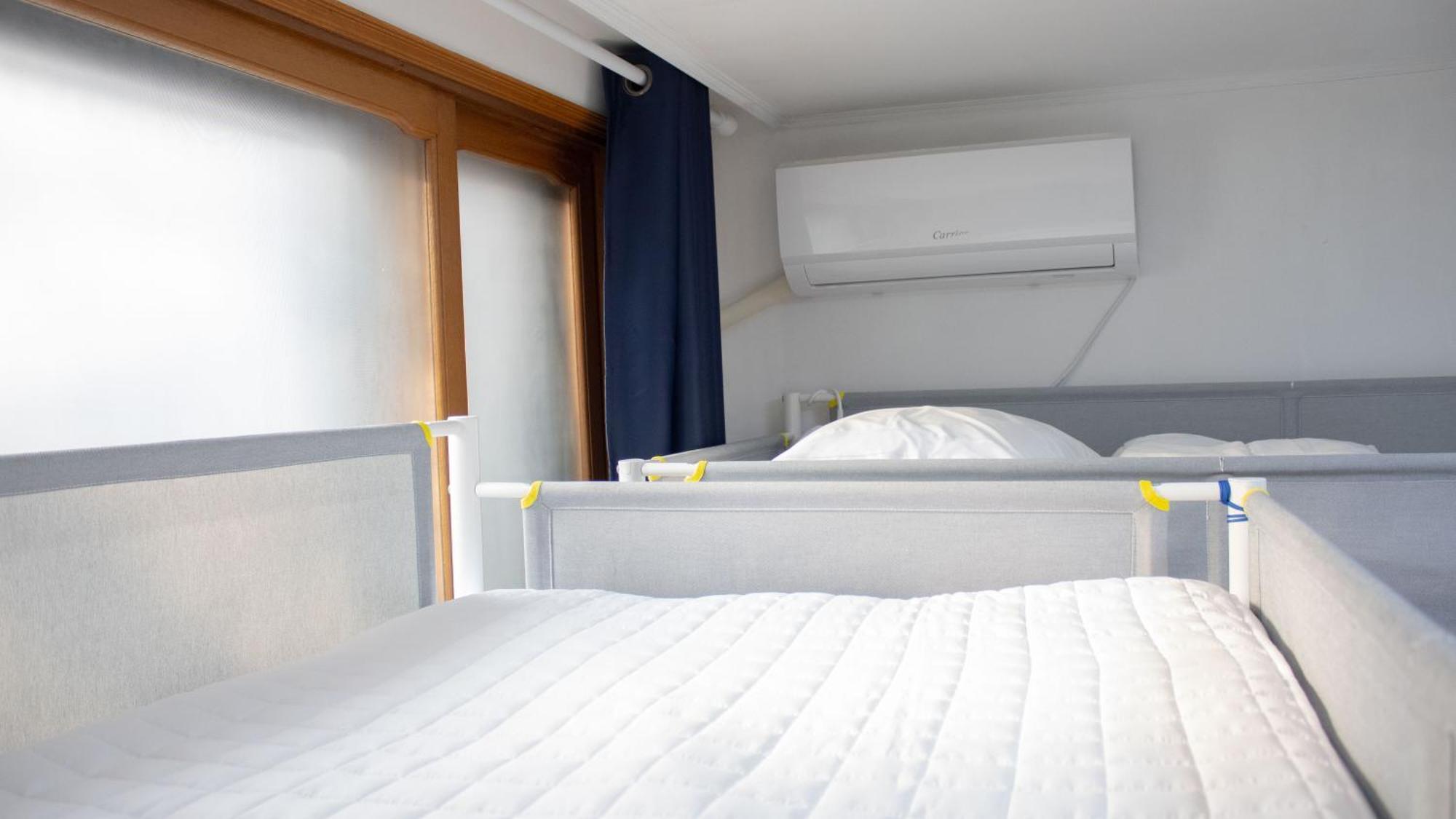 Ocean's - Foreigners Only Hostel