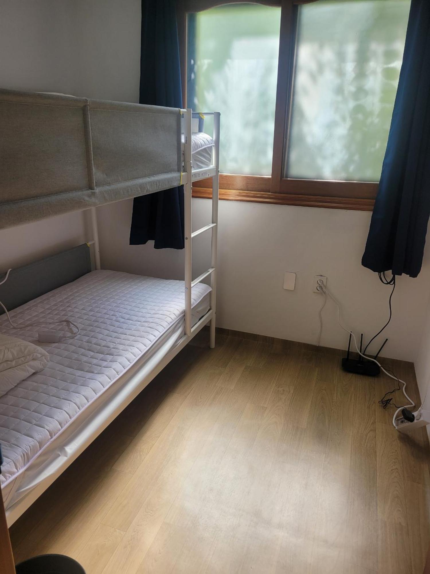 Ocean's - Foreigners Only Hostel *