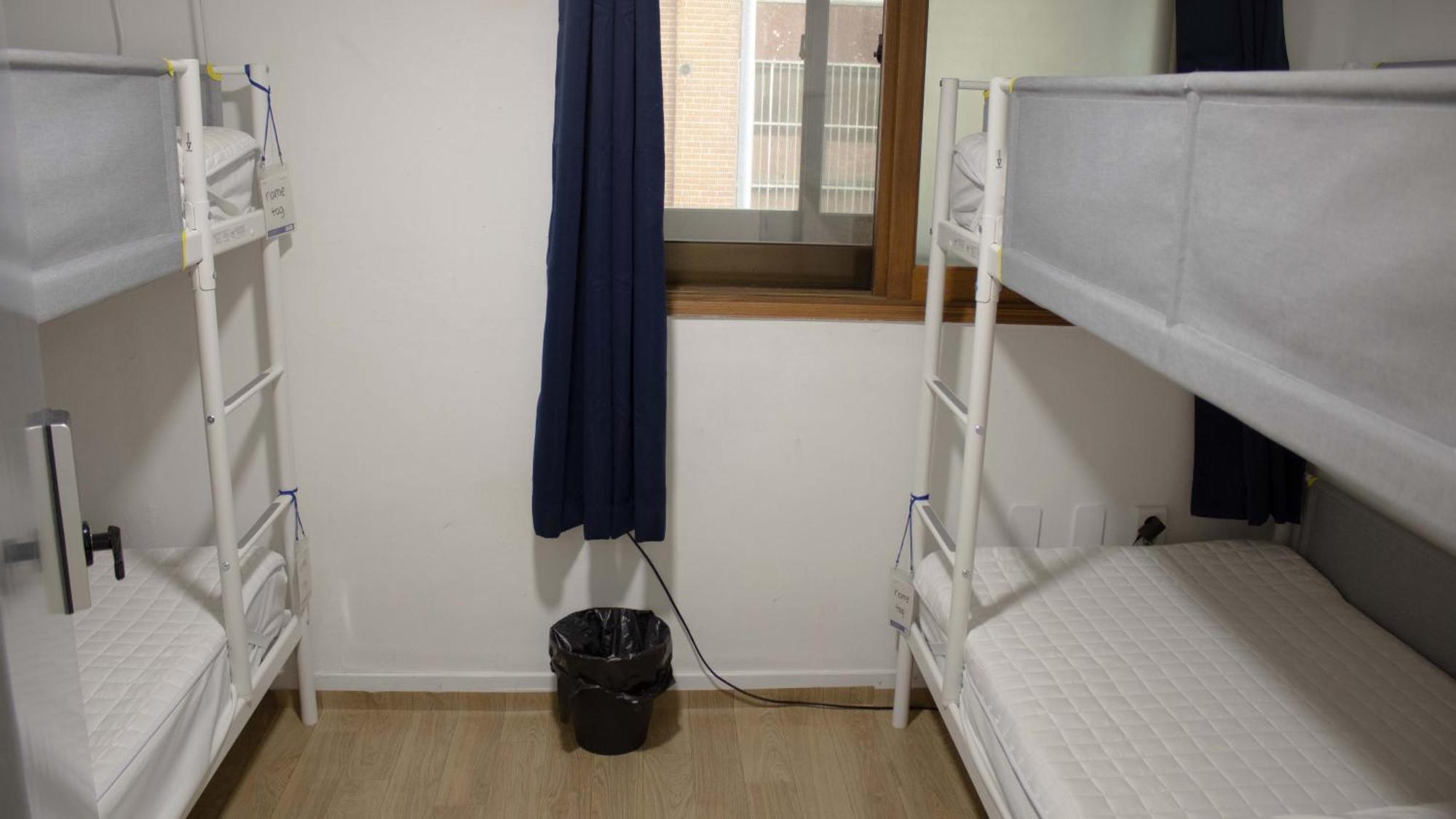 Ocean's - Foreigners Only Hostel