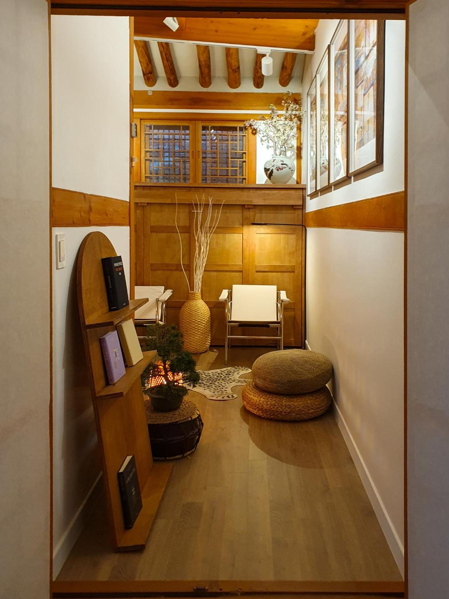Awik Hanok Hotel *