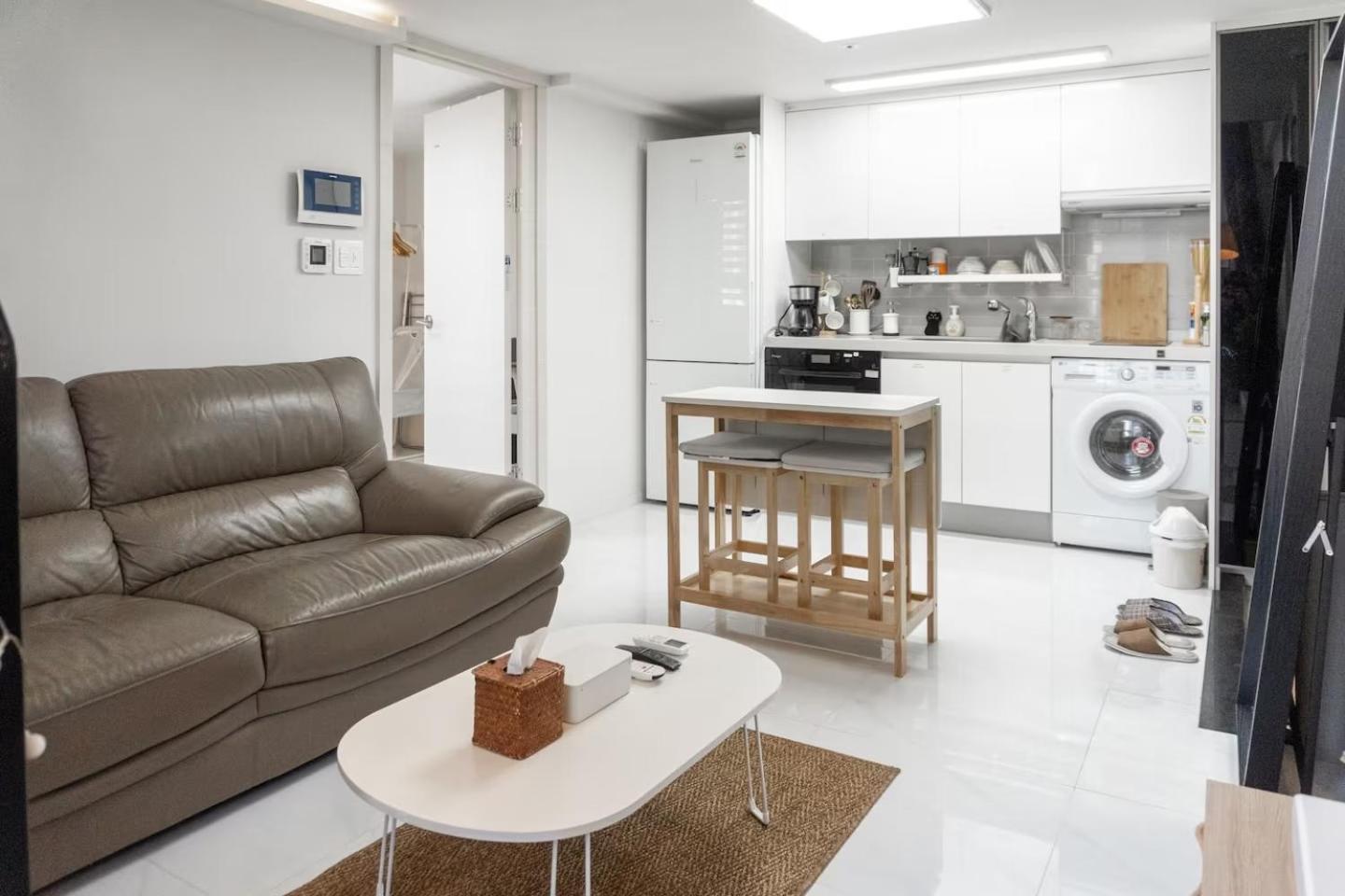 Super Cozy Homestay In Central Seoul