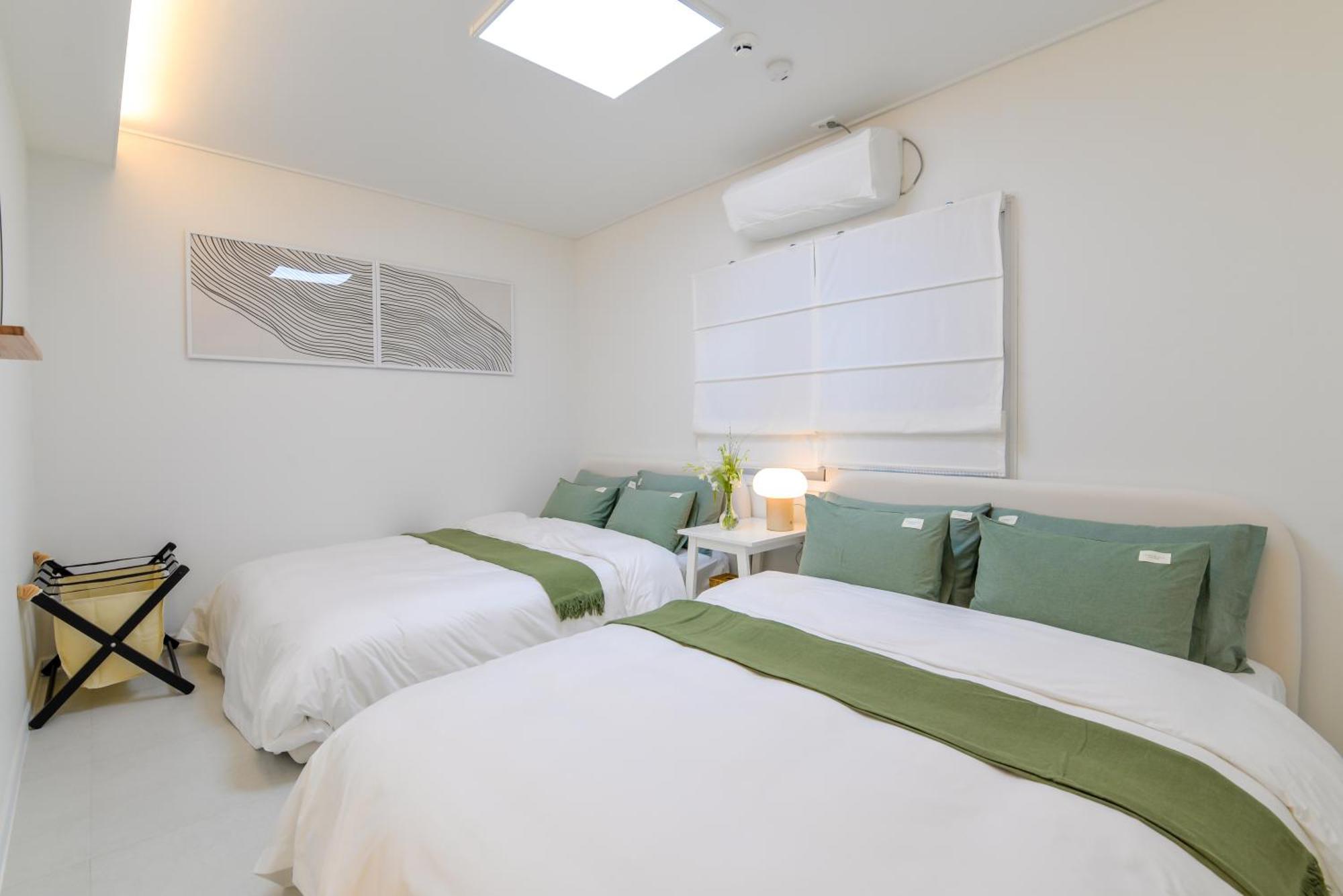Villa Mineheal Stay- Private Entire House In - Near Ehwa, Sinchon, Hongdae Station With Pick Up Service *