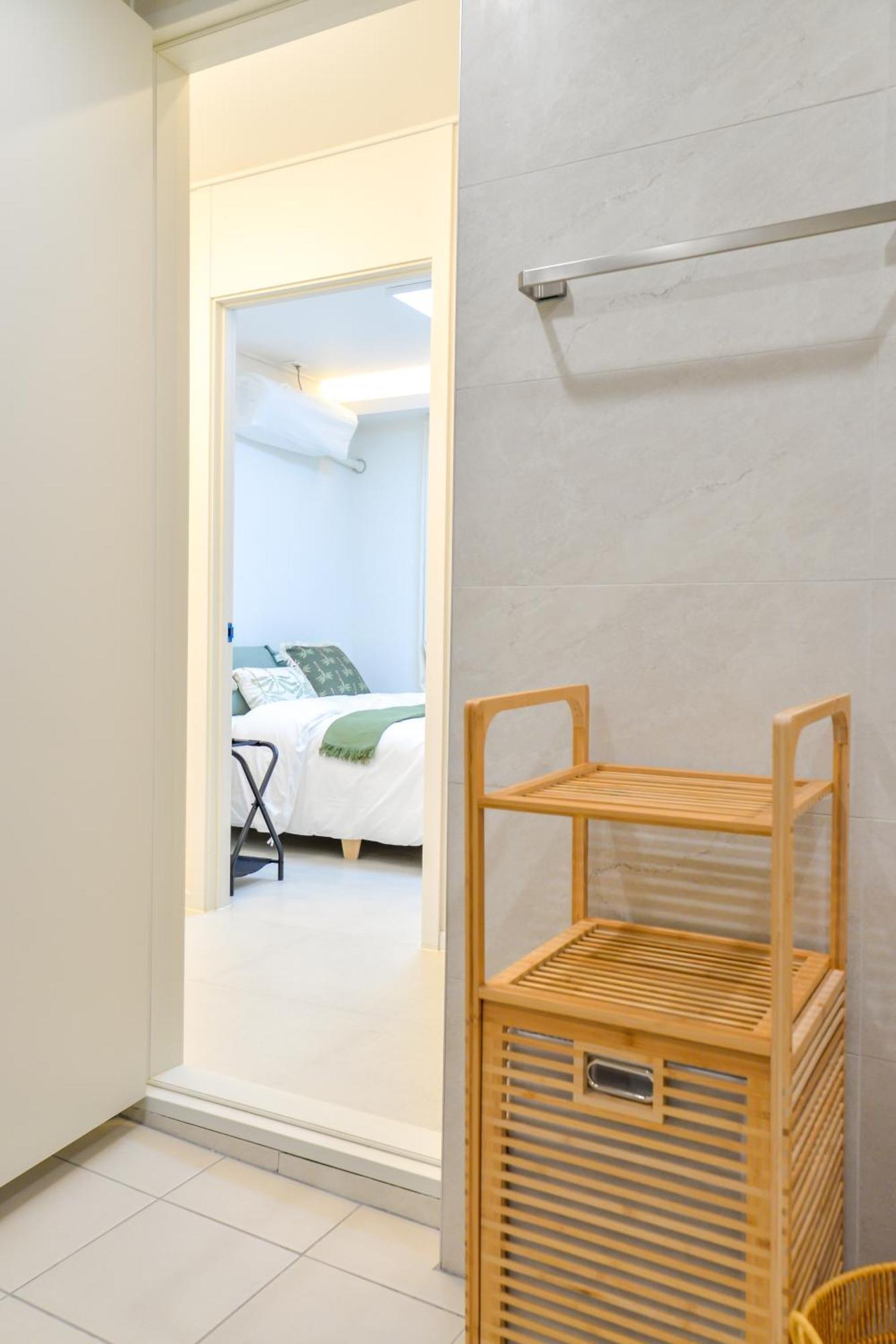 Mineheal Stay- Private Entire House In - Near Ehwa, Sinchon, Hongdae Station With Pick Up Service *