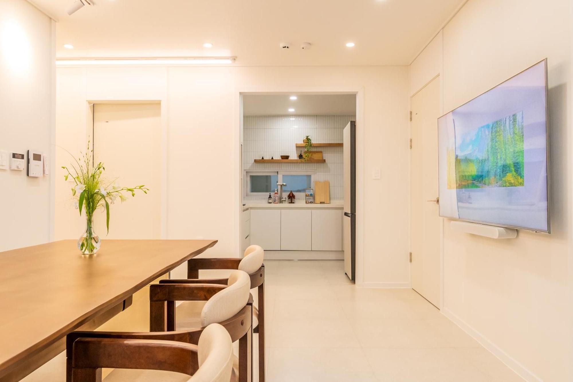 Villa Mineheal Stay- Private Entire House In - Near Ehwa, Sinchon, Hongdae Station With Pick Up Service *
