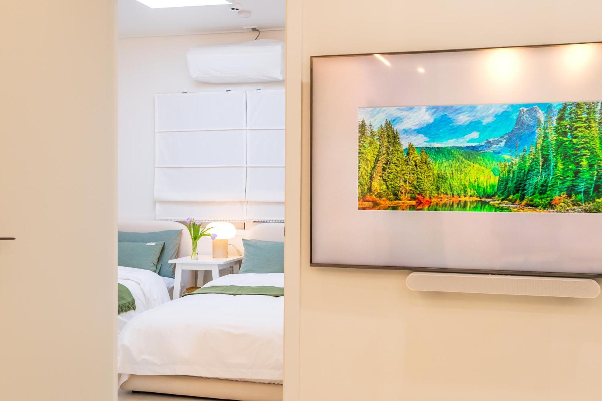 Mineheal Stay- Private Entire House In - Near Ehwa, Sinchon, Hongdae Station With Pick Up Service Villa *