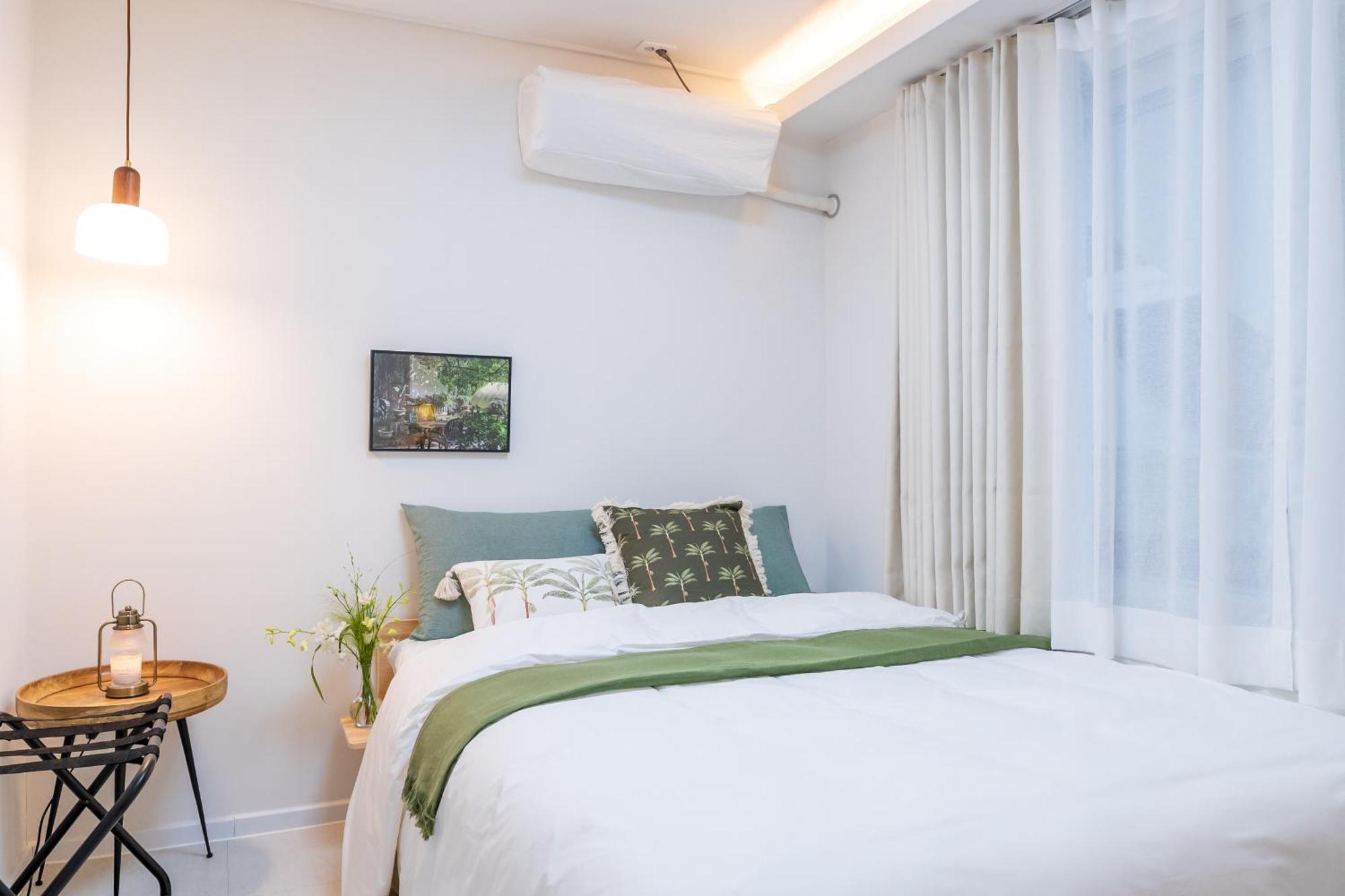 Mineheal Stay- Private Entire House In - Near Ehwa, Sinchon, Hongdae Station With Pick Up Service Seoul