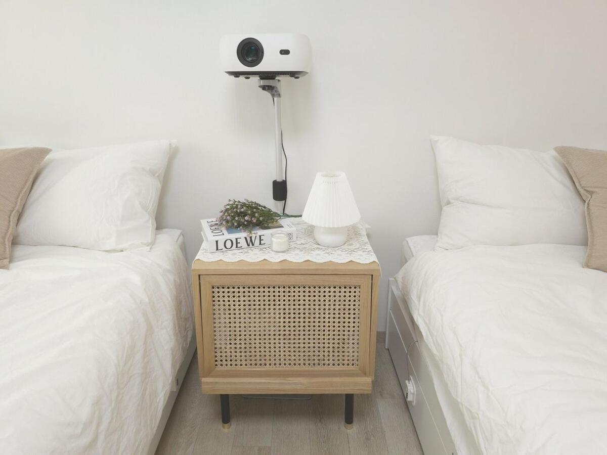 #family Friends Up To 7 People #beamprojector #hongdae, Gangnam, Jamsil 30 Minutes#luggagestorage Service *