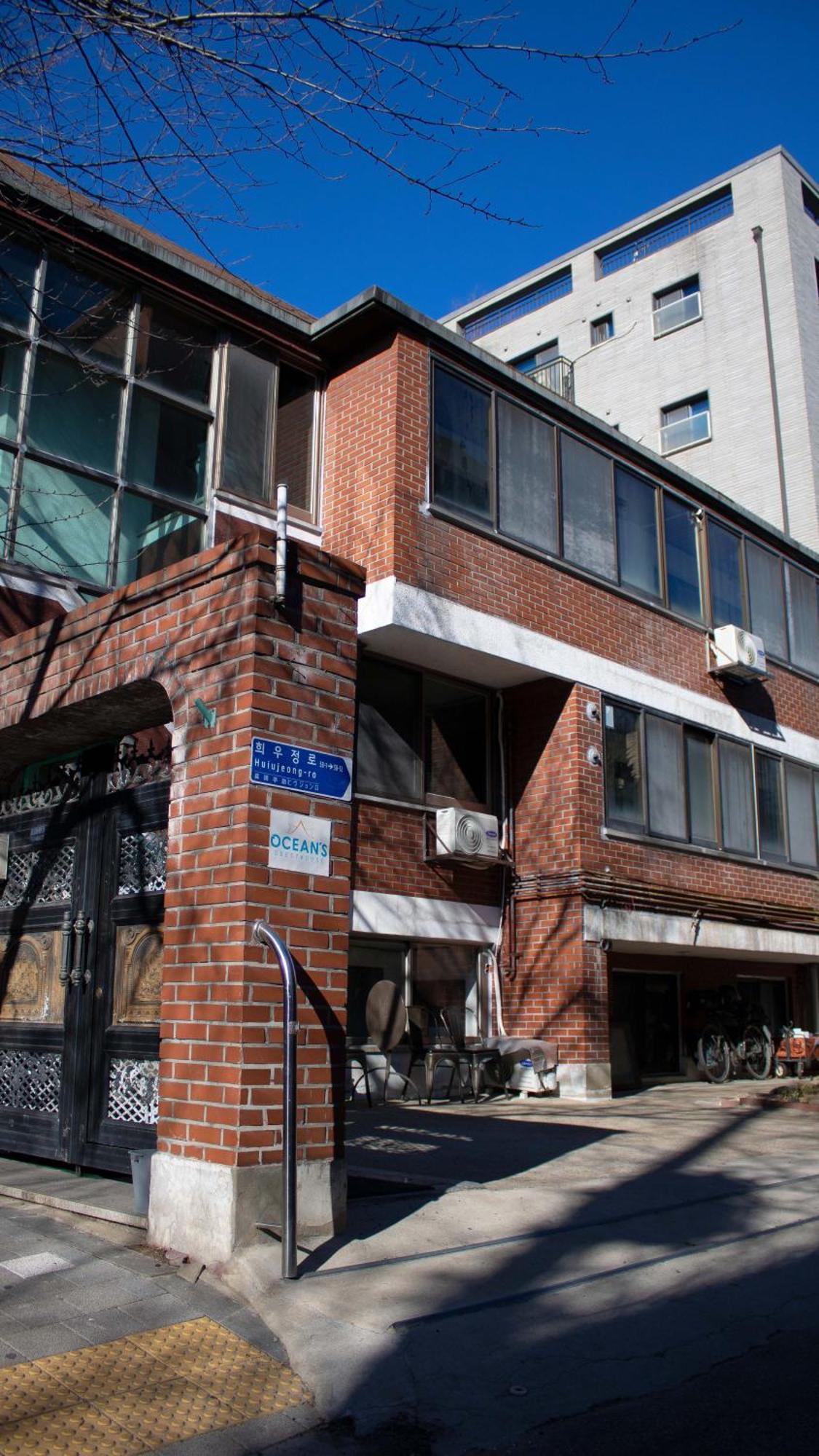 Ocean's - Foreigners Only Hostel Seoul