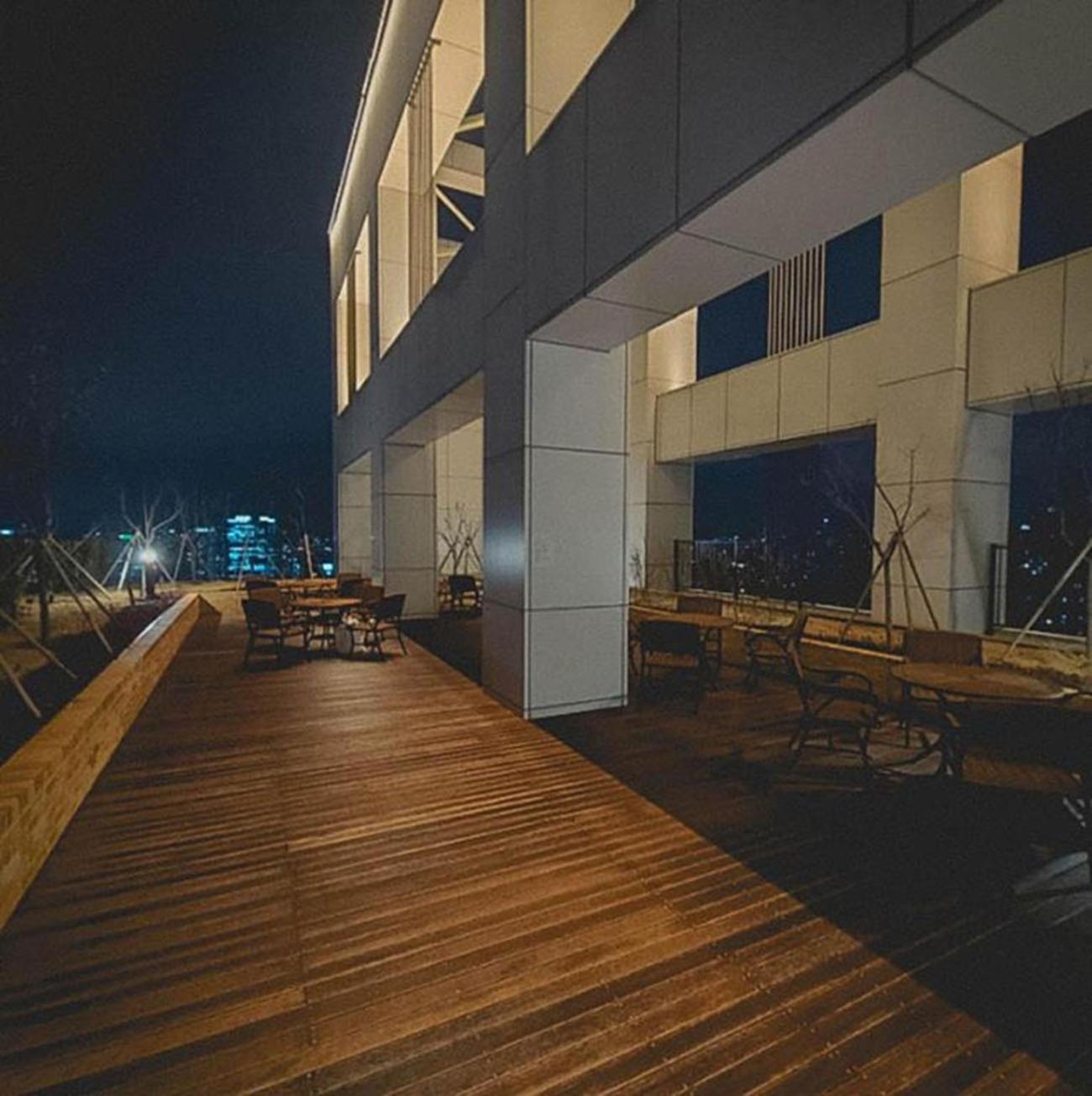 The Platinum Station - Free Parking, Transportation Hub, Station, Chungjeongro Station, Various Hot Places, High-rise View Seoul