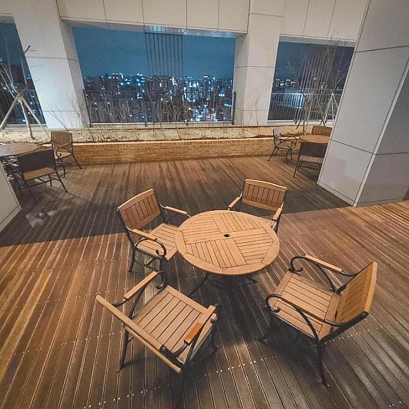The Platinum Station - Free Parking, Transportation Hub, Station, Chungjeongro Station, Various Hot Places, High-rise View * Seoul