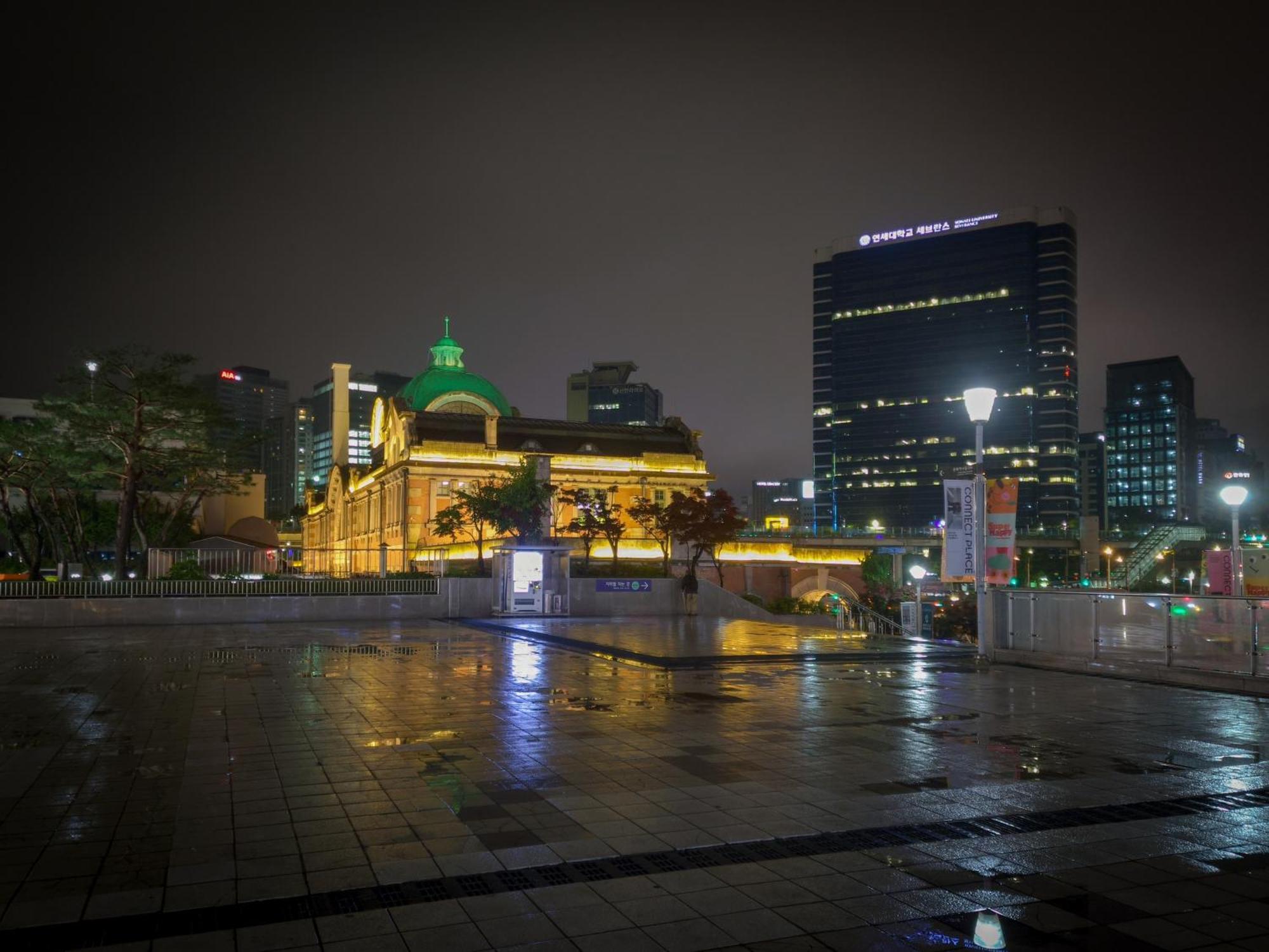 The Platinum Station - Free Parking, Transportation Hub, Station, Chungjeongro Station, Various Hot Places, High-rise View Seoul