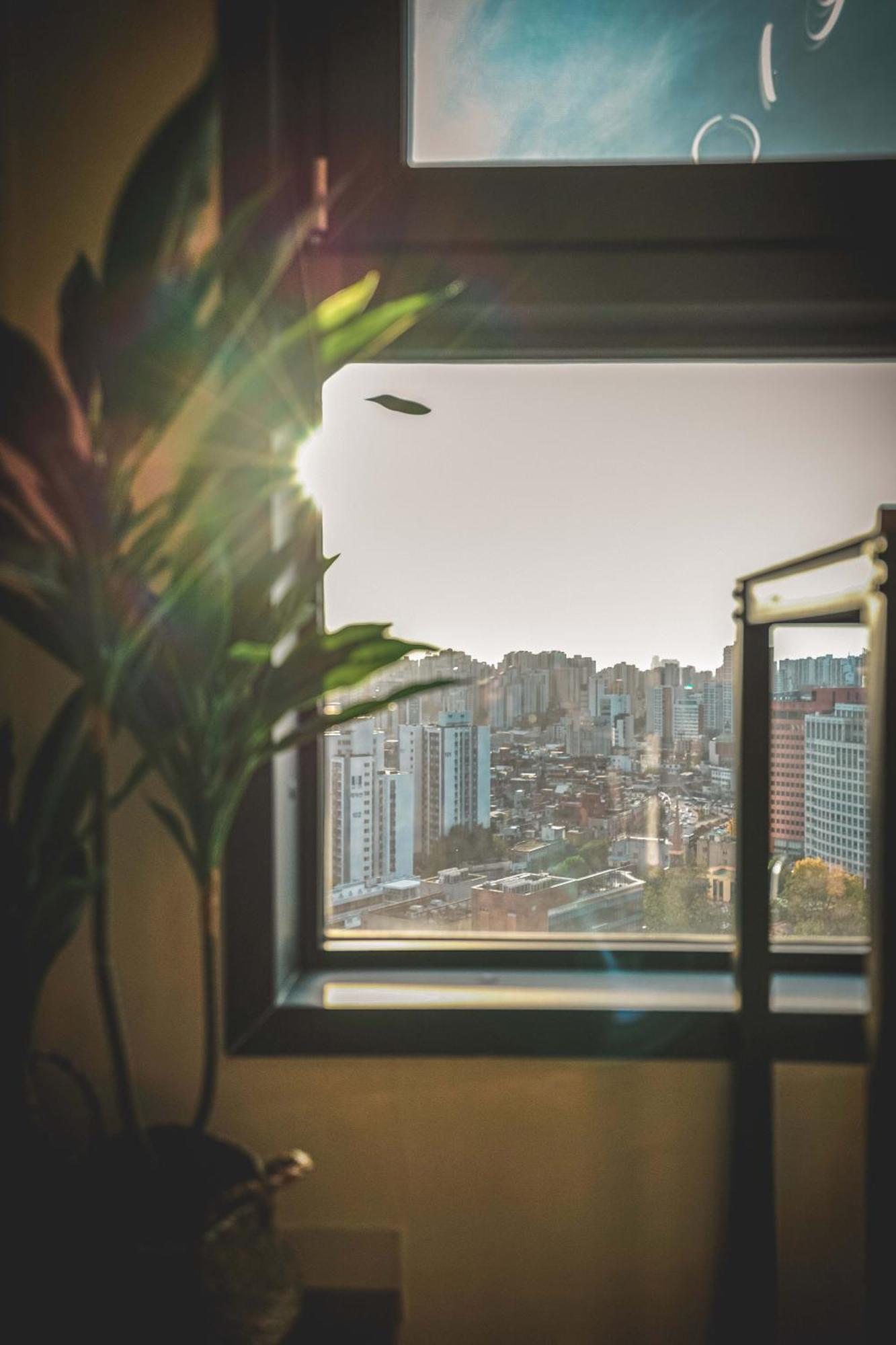 The Platinum Station - Free Parking, Transportation Hub, Station, Chungjeongro Station, Various Hot Places, High-rise View Apartment *